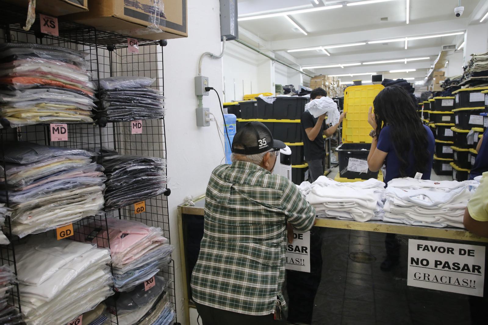 $!Arranca en Mazatlán el canje de uniformes y útiles con fluidez y sin aglomeraciones