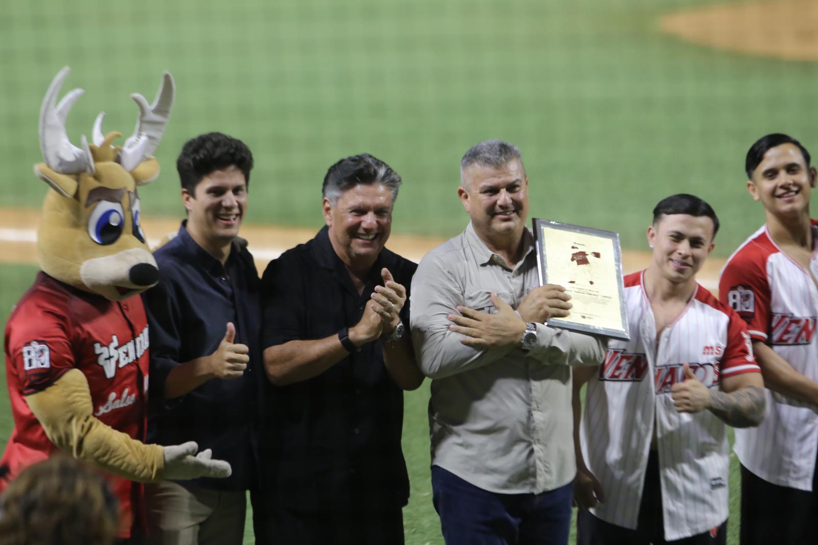 $!Francisco Campos, inmortal de Venados: retiran su número 48