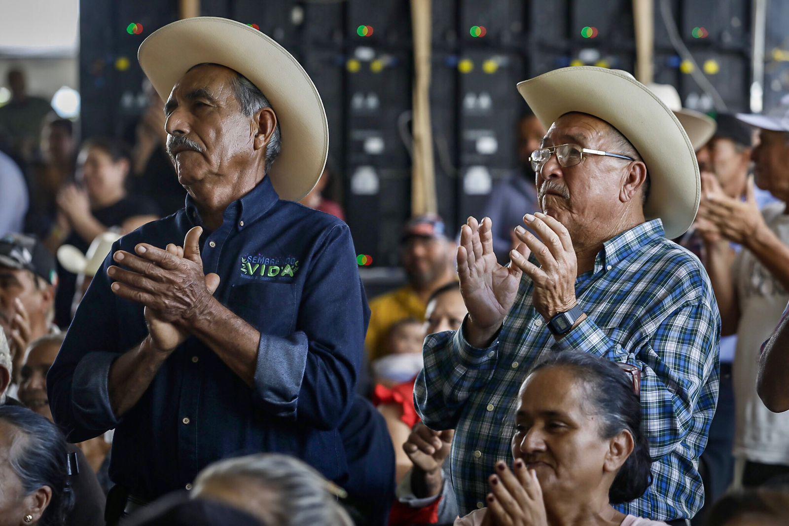 $!Viene bien ‘relevo generacional’, asegura AMLO en Badiraguato; arenga hablando de pensiones