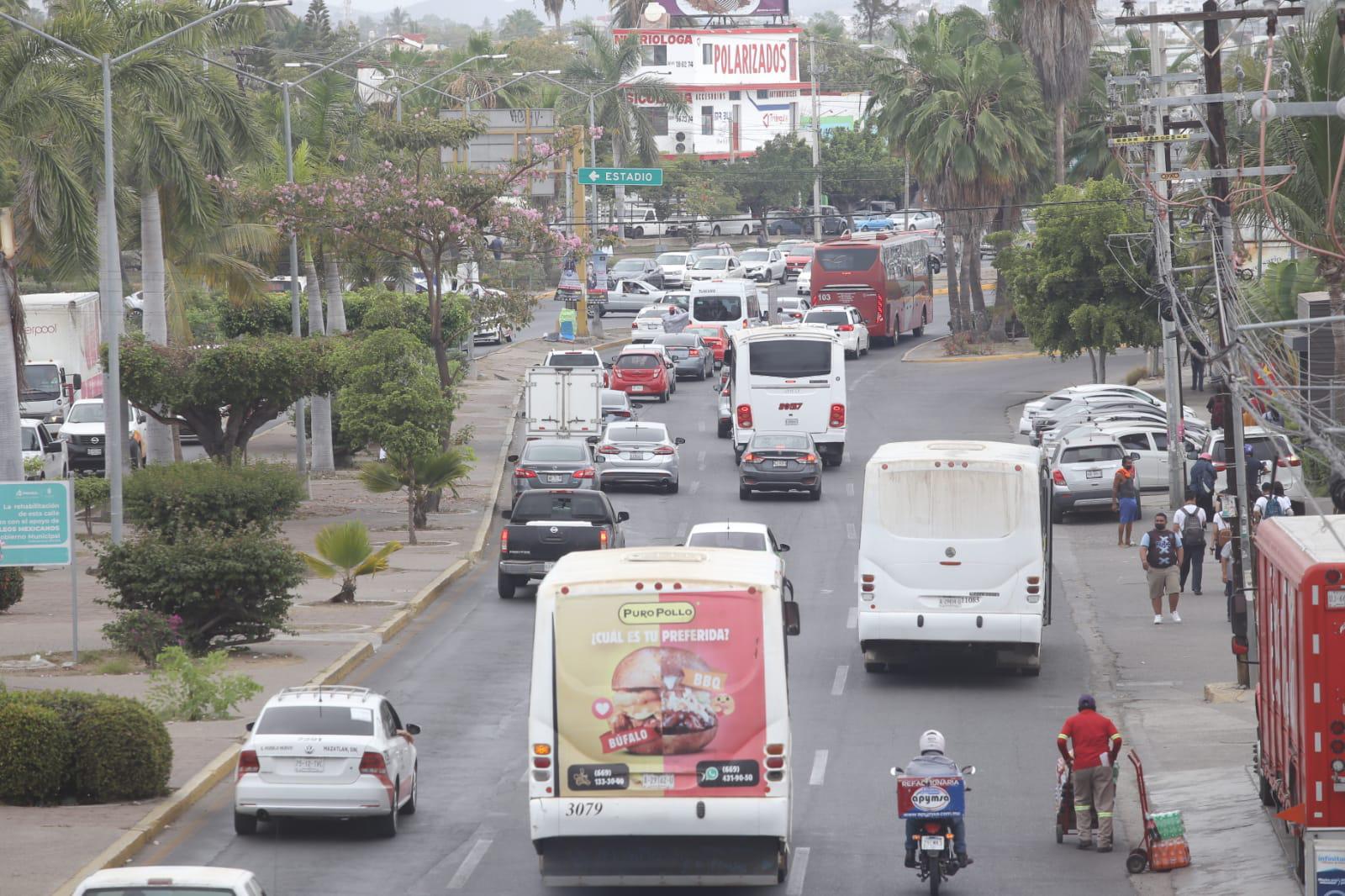 $!En Mazatlán prevén carril preferencial para el transporte urbano para evitar accidentes