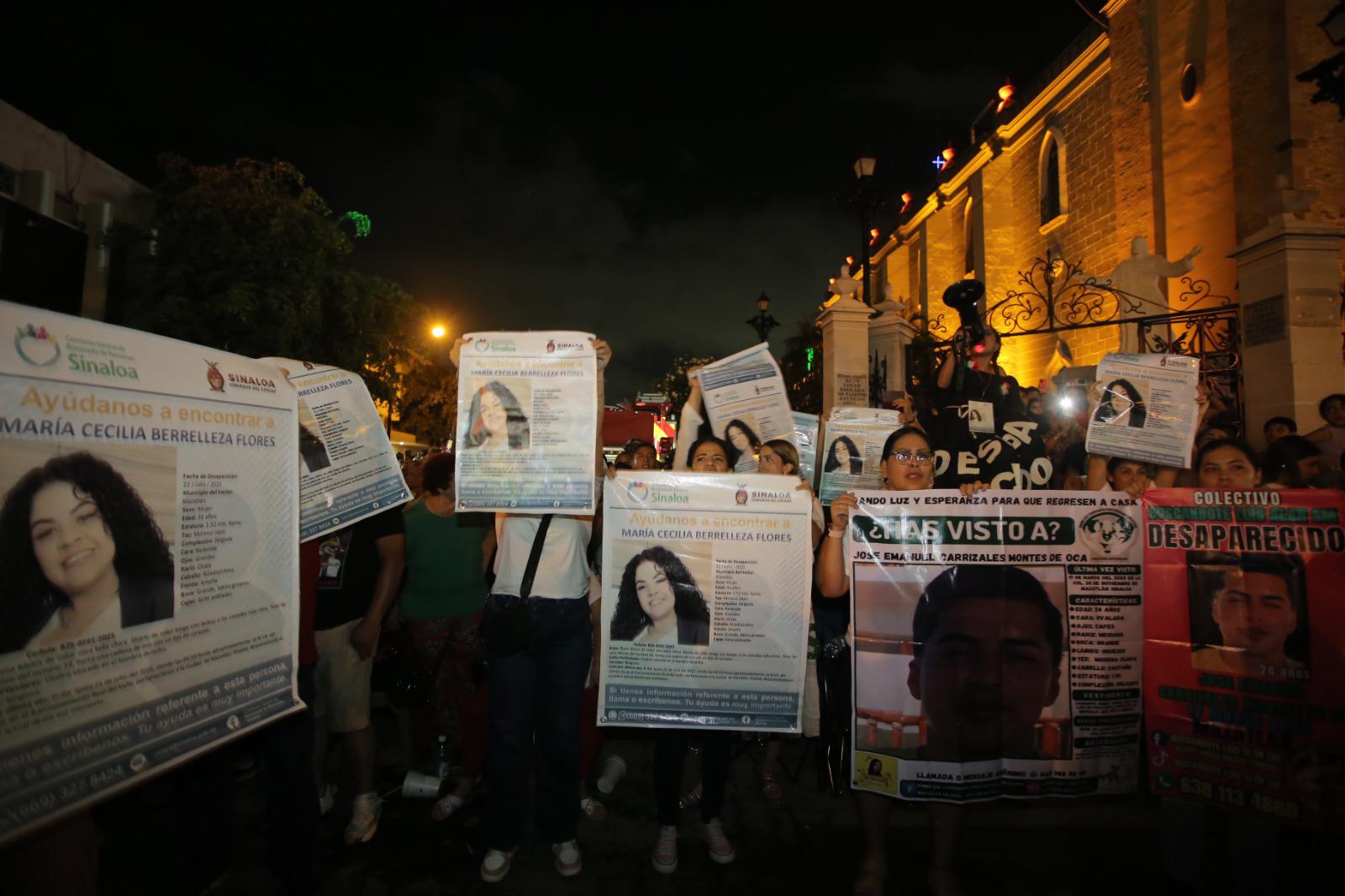 $!‘¡Vivan los desaparecidos!’: El grito que desafió la fiesta patria en Mazatlán