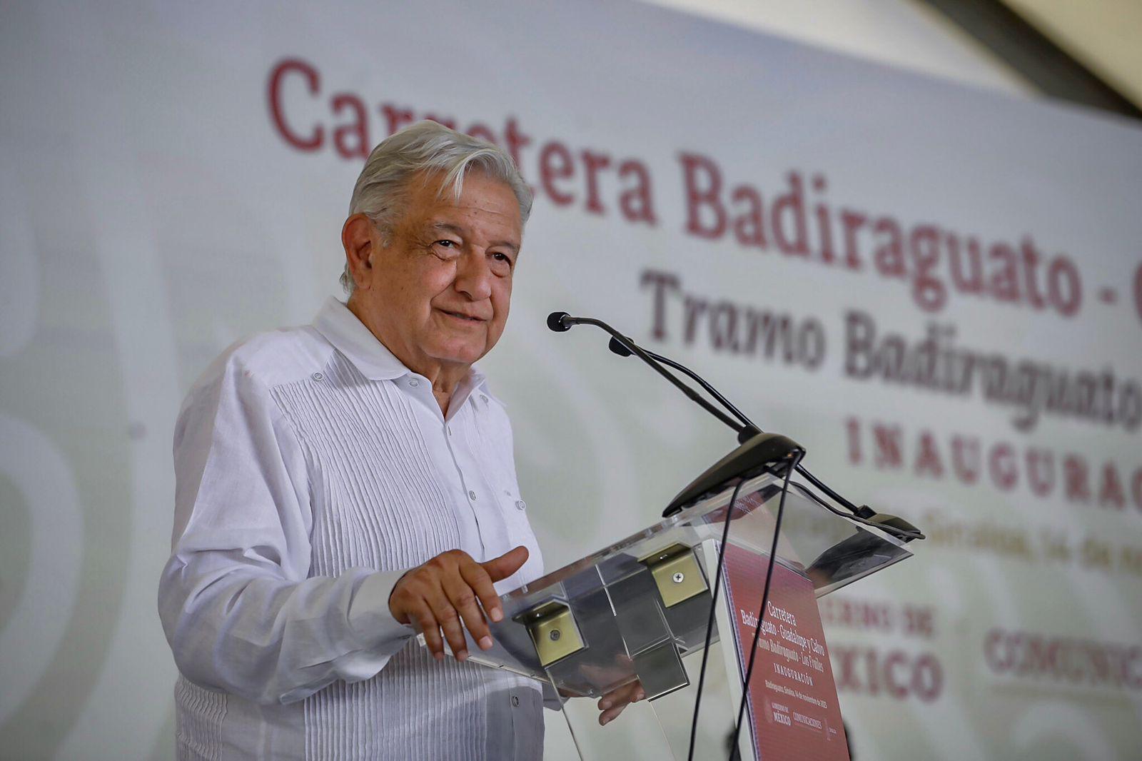 $!Viene bien ‘relevo generacional’, asegura AMLO en Badiraguato; arenga hablando de pensiones