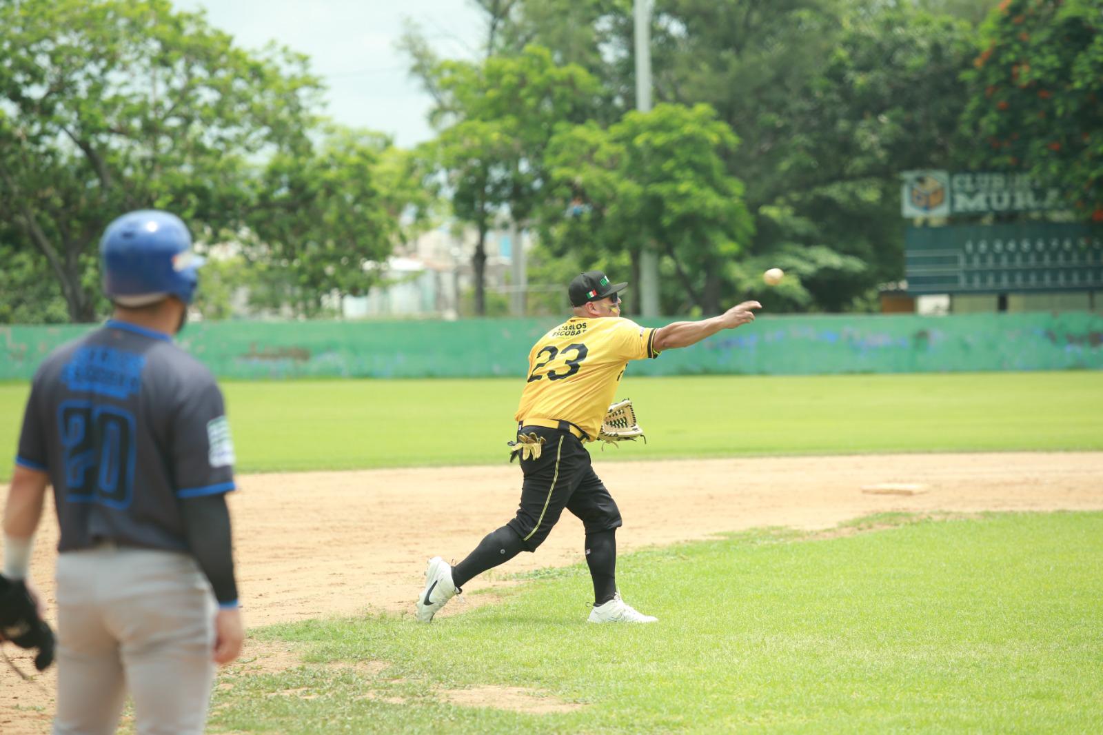 $!Covec acecha la cima de la Liga de Beisbol 40 Años y Más