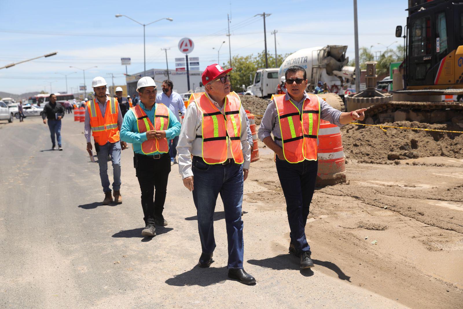 $!Supervisan Gobernador y Alcalde las obras de puente Colosio y la Avenida Insurgentes