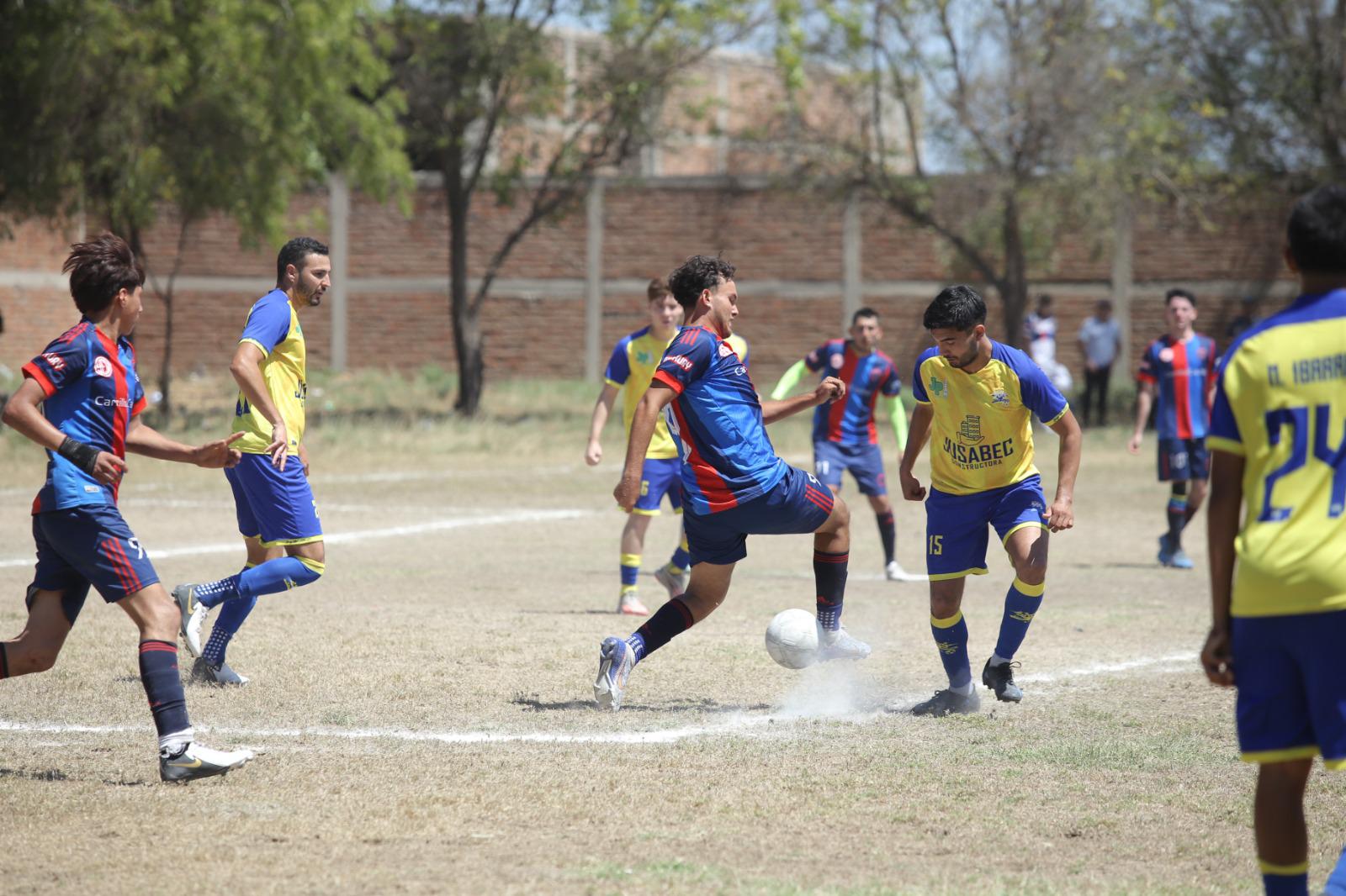 $!Boys de Villa Unión vence a Familia Aguilar-Carrilllo y se pone adelante en la semifinal