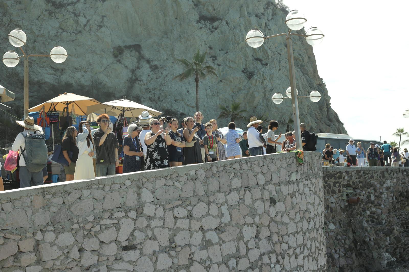 $!Recibe Mazatlán a más de 11 mil visitantes tras llegada de Koningsdam, Norwegian Bliss y Carnival Panorama