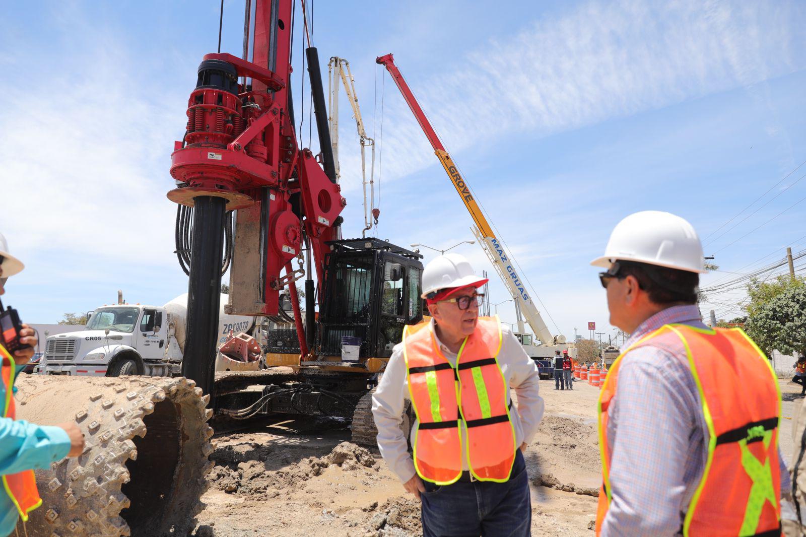 $!Supervisan Gobernador y Alcalde las obras de puente Colosio y la Avenida Insurgentes