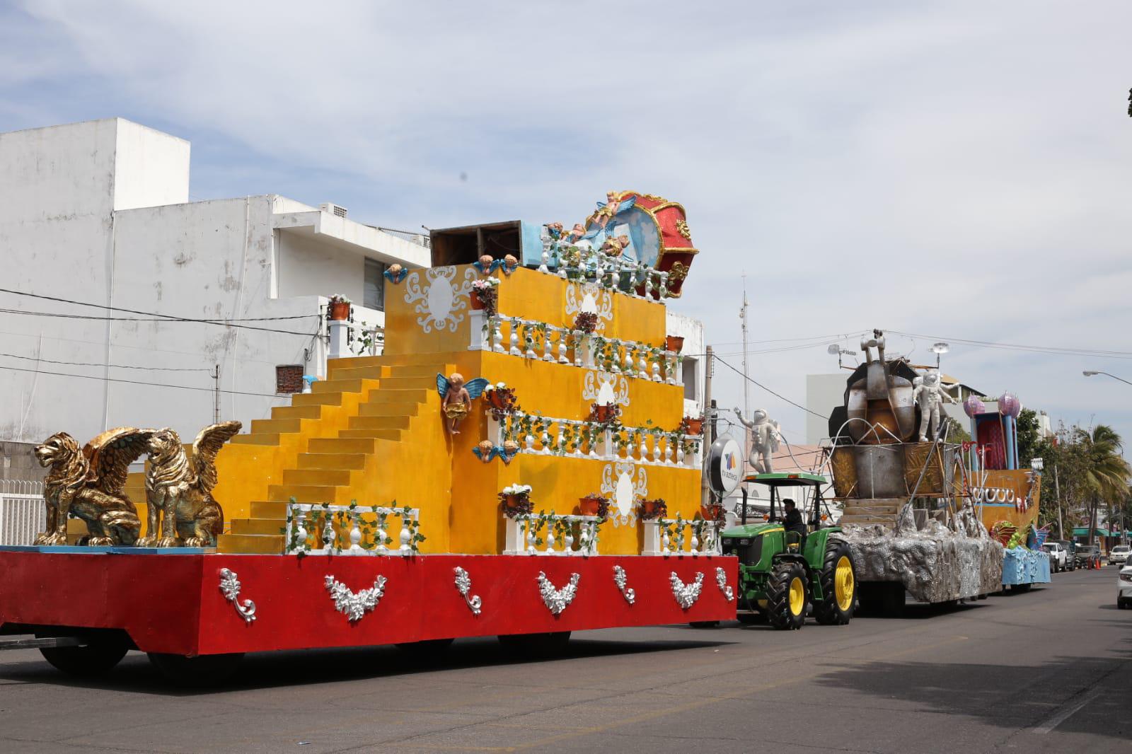 $!Listos, los carros alegóricos del primer desfile del Carnaval de Mazatlán