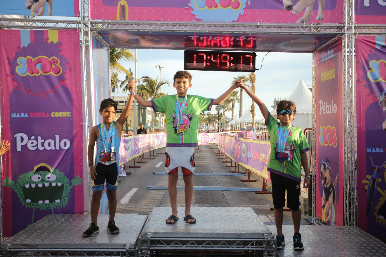 $!Alvarado y Osuna se alzan con la victoria del Triatlón AsTri 3kids