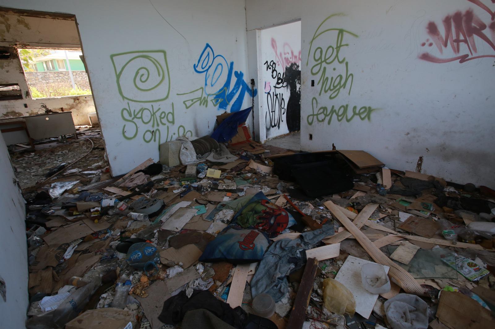 $!Deterioro acaba con edificio de Telégrafos en el Paseo Claussen de Mazatlán