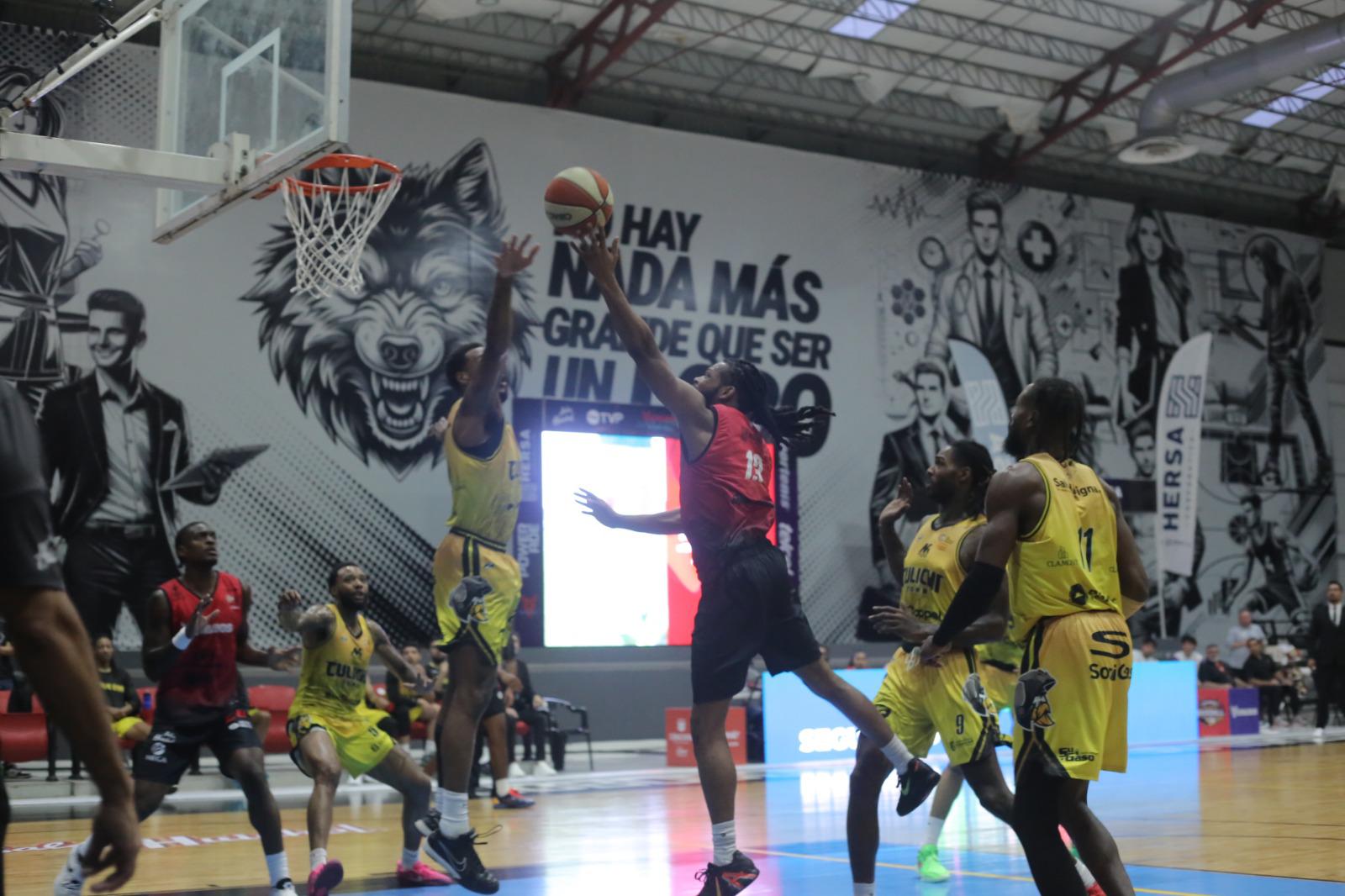 $!Caballeros de Culiacán barren a Venados Basketball con triunfo en Mazatlán