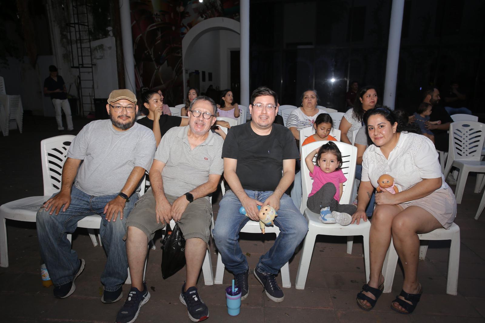 $!La familia Makita disfrutó del espectáculo.