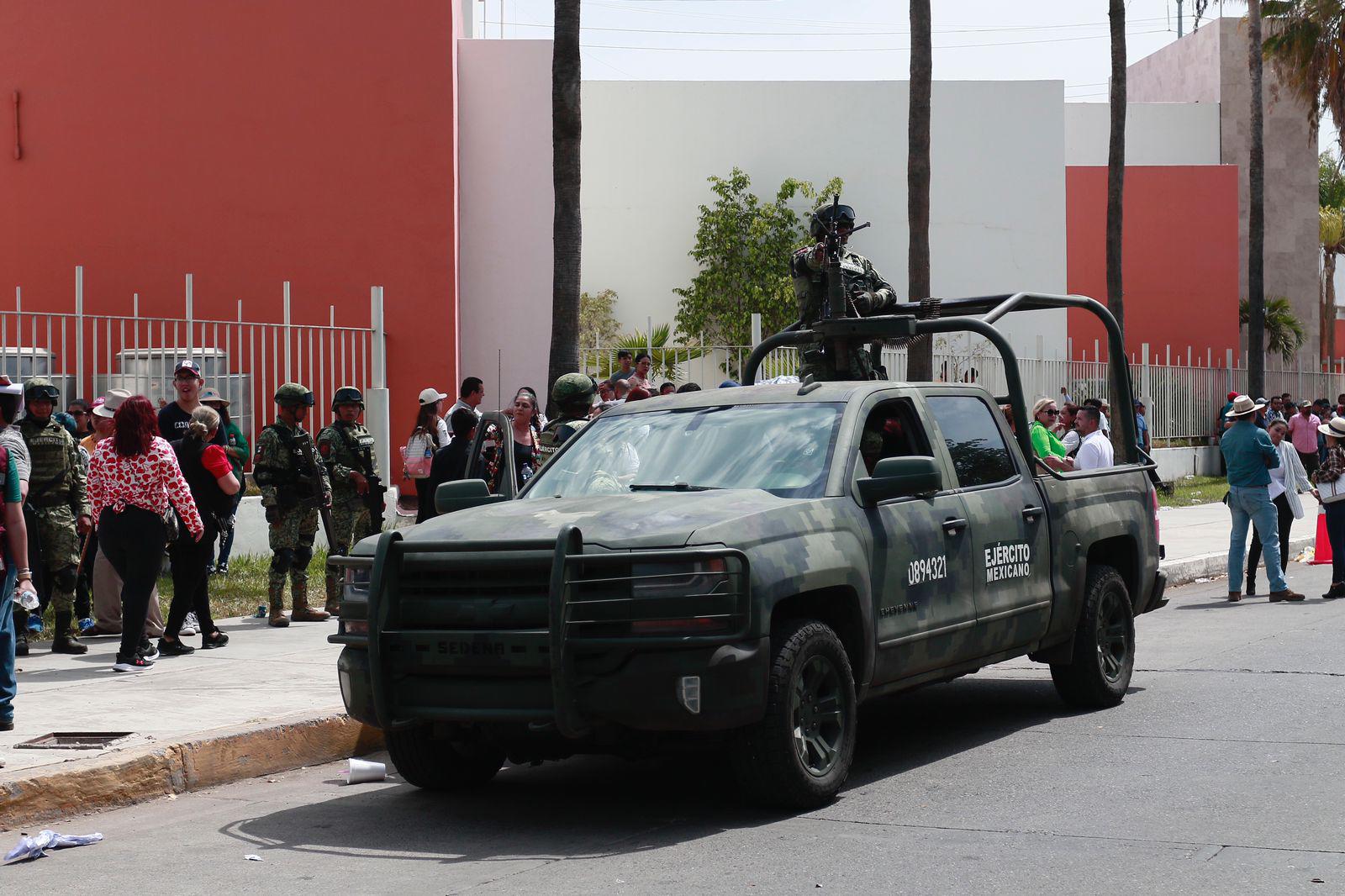 $!A puerta cerrada, AMLO se reúne con Servidores de la Nación en Culiacán