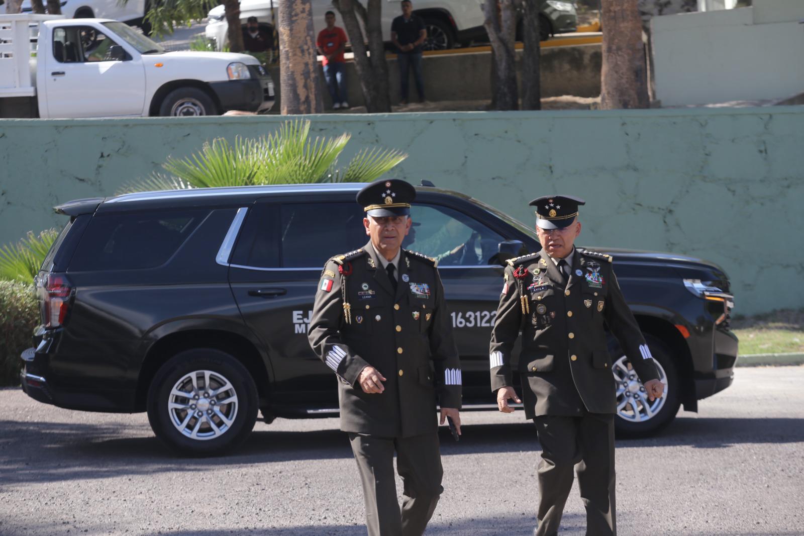 $!Asume General Ávila Alcocer mando de Tercera Región Militar y rinde protesta de Bandera