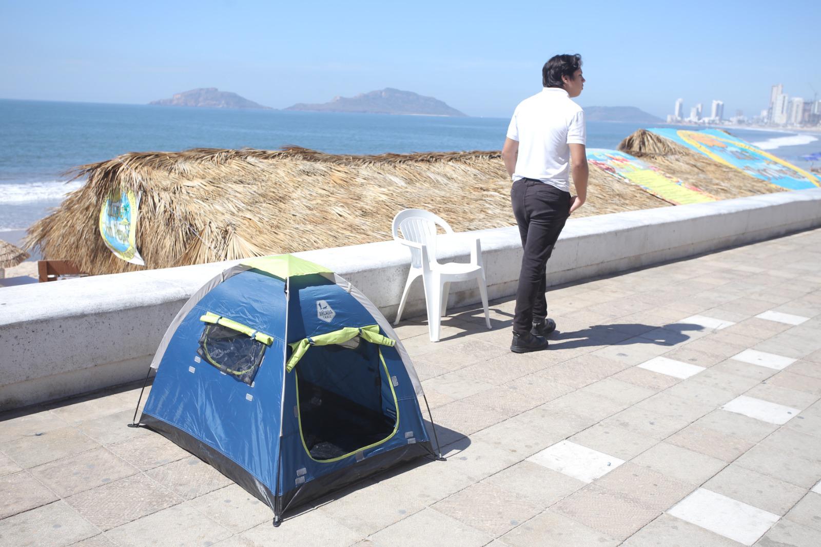 $!Reservan mazatlecos con anticipación un sitio para disfrutar del desfile de Carnaval