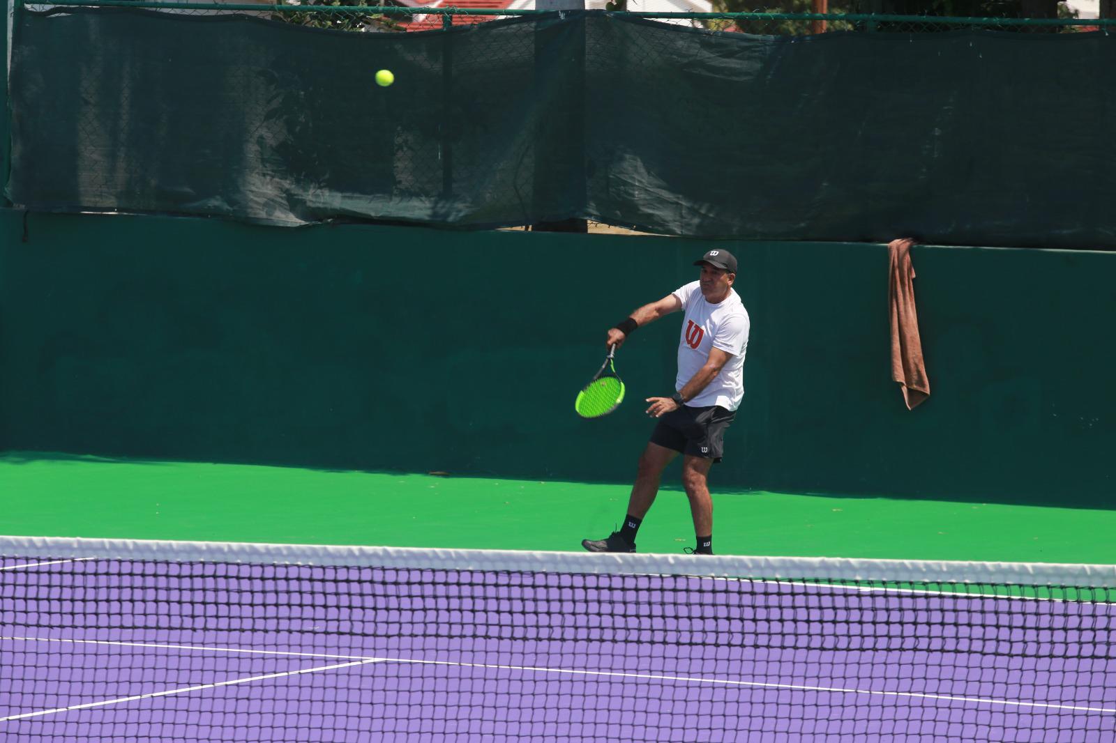 $!Jorge Aviña se ciñe la corona de la Copa de Tenis José Cruz y reafirma su vigencia