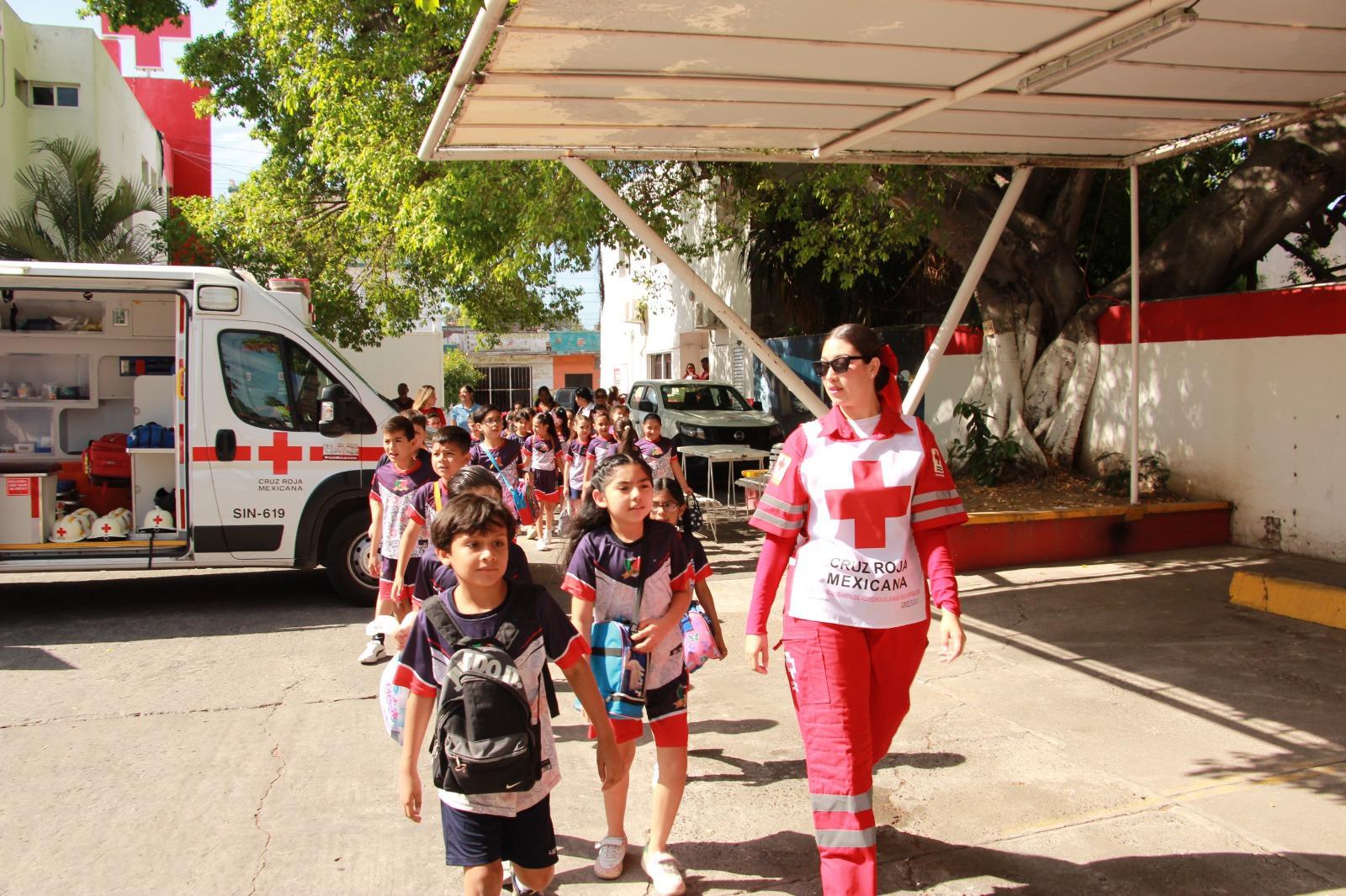 $!Festejan y aprenden a dar primeros auxilios durante el Día del Niño en Cruz Roja Mazatlán