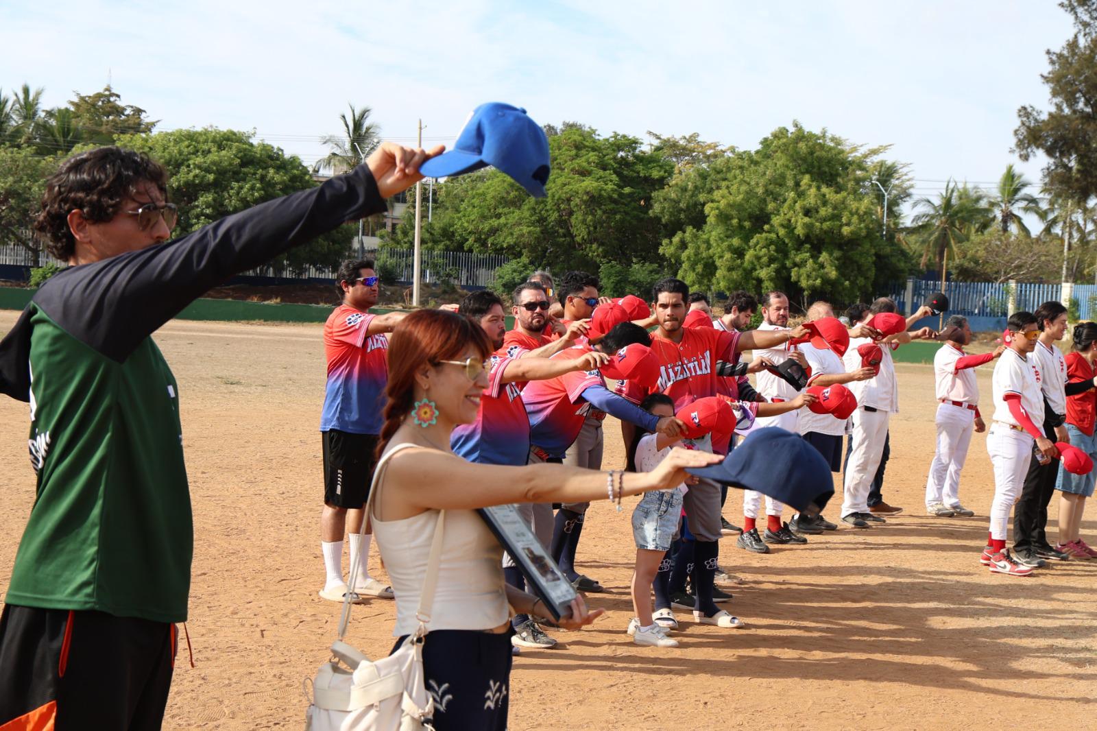 $!Liga Intersindical de la UAS inaugura temporada 88 con homenaje a Víctor Ramírez