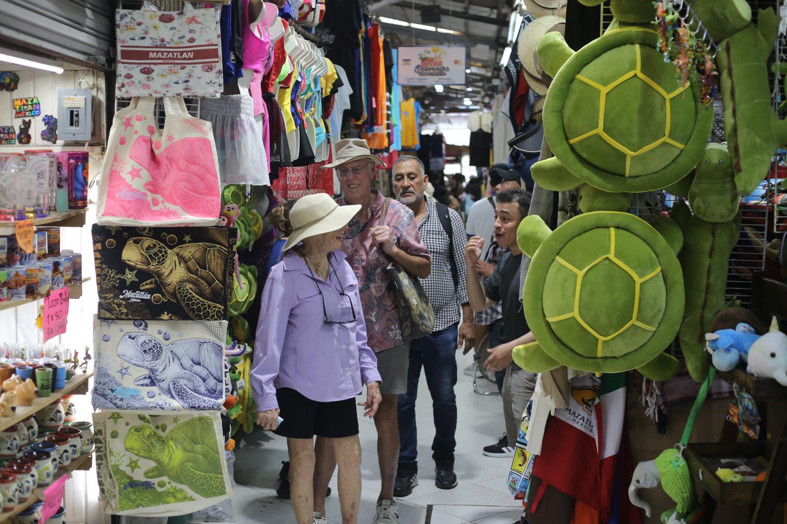 $!Suma Mazatlán otra jornada de doble arribo con más de 7 mil pasajeros