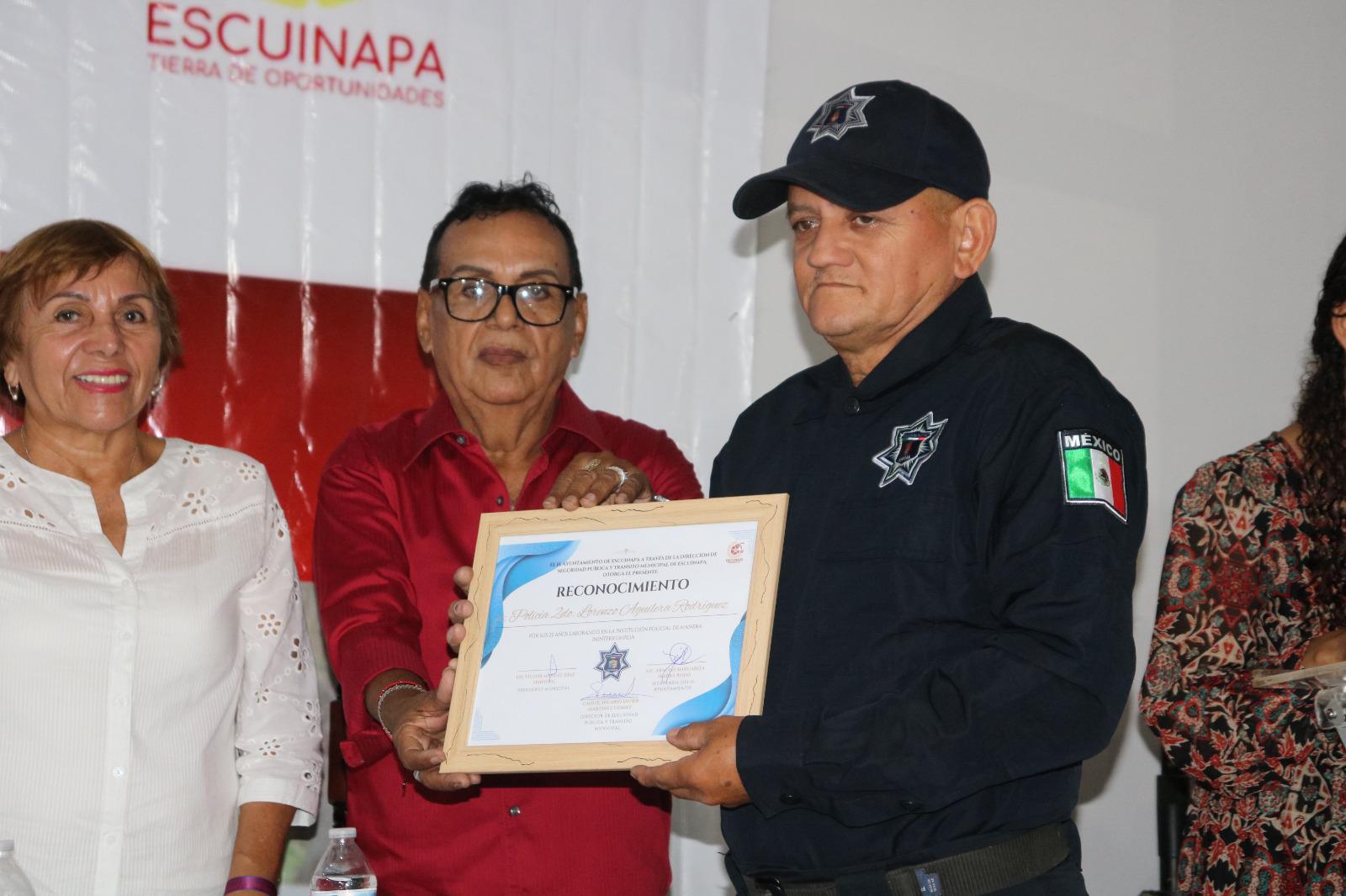 $!Celebran a policías de Escuinapa
