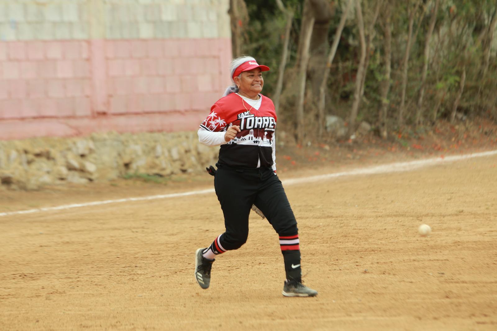 $!Frigomar desata su ofensiva y apalea a Familia Herrera en la Liga de Beisbol Supermáster