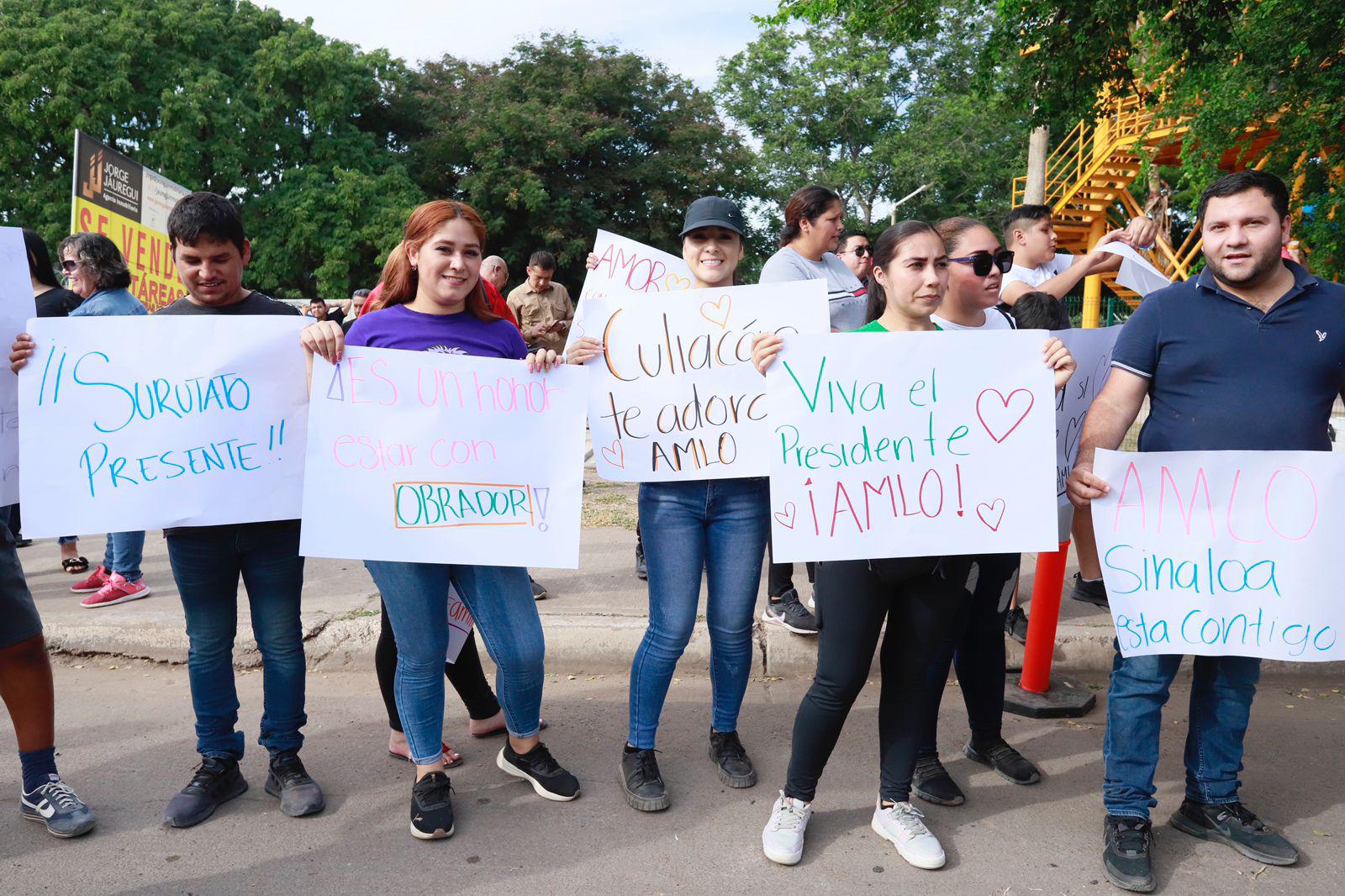 $!Simpatizantes y manifestantes ‘alborotan’ la llegada de AMLO a Culiacancito