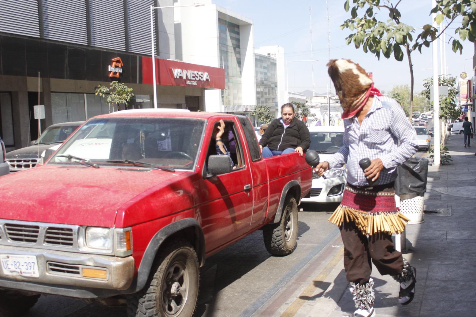 $!¿Por qué vemos ‘matachines’ por Culiacán en Semana Santa?