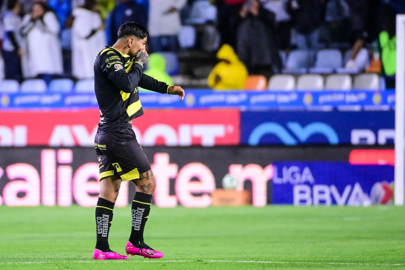 $!Pachuca aplasta a Santos; Atlas y Rayados no se hacen daño