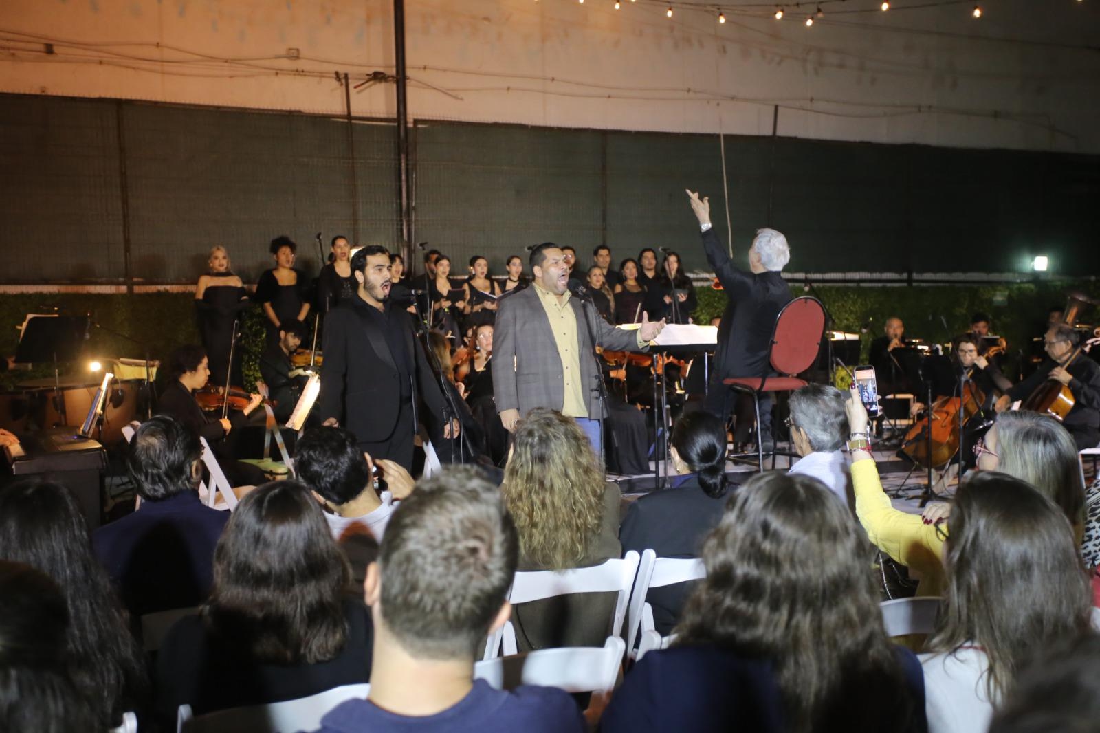 $!Alejandro Yépez y Carlos Osuna unieron sus voces para una poderosa versión de ‘Nessun dorma’.