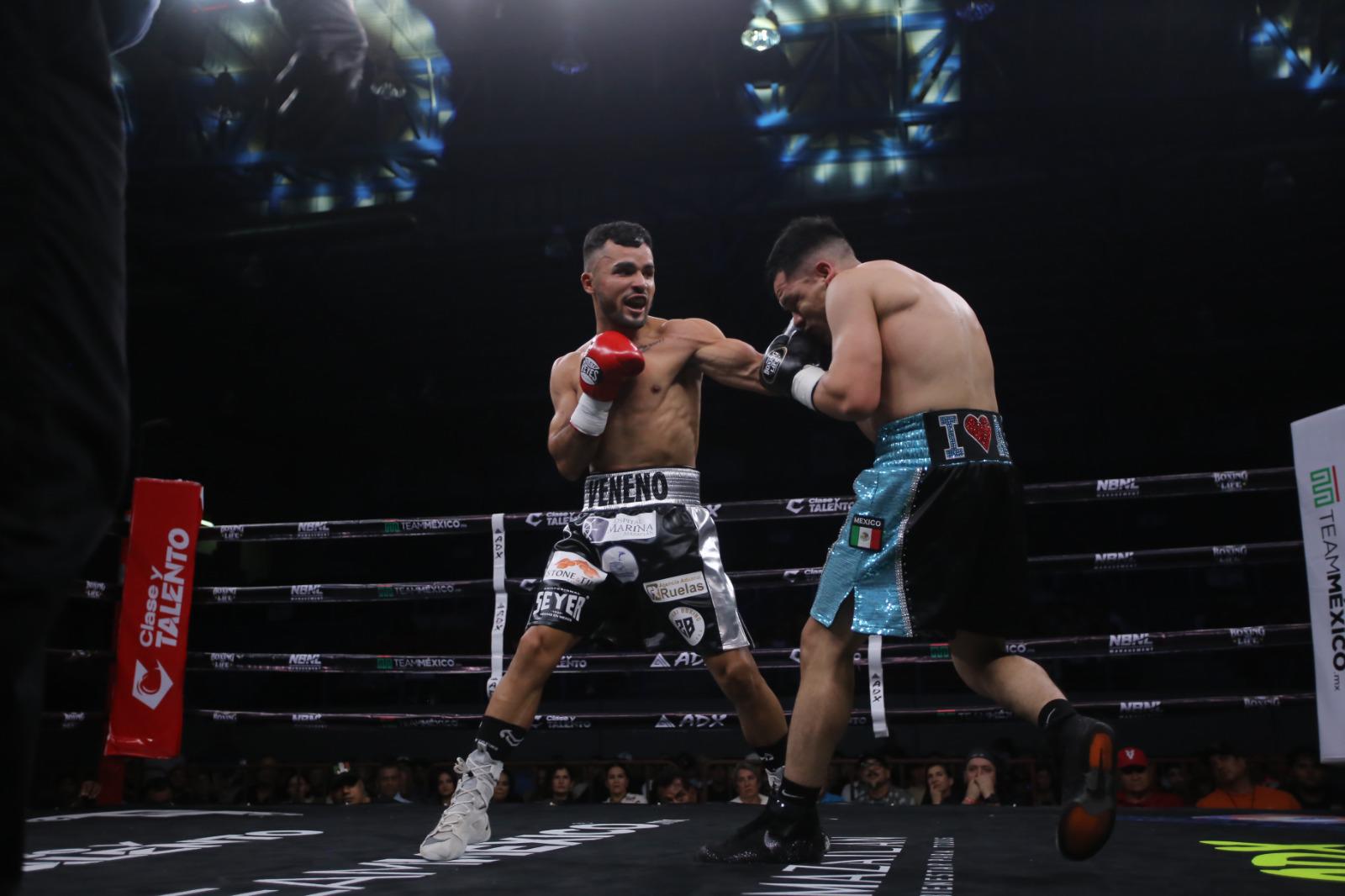 $!Aréchiga, Vega y Amaro brillan en la noche de boxeo del CUM en Mazatlán