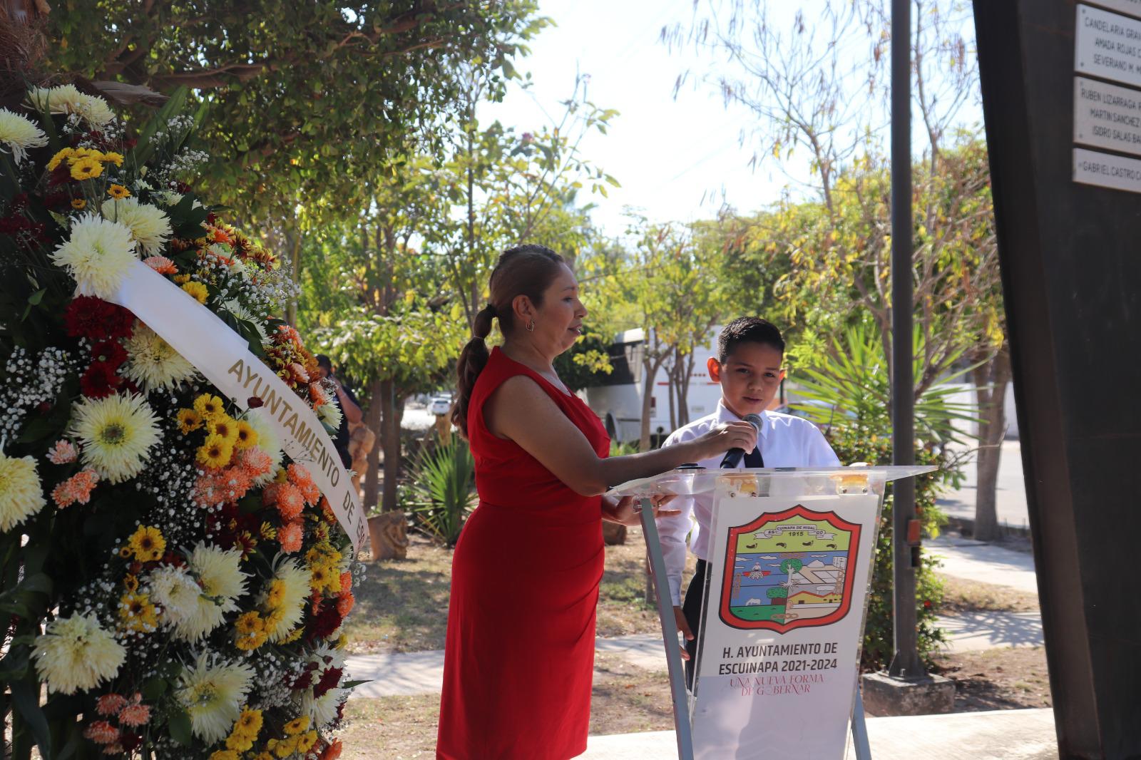 $!Rinden honores a los maestros de Escuinapa en su monumento