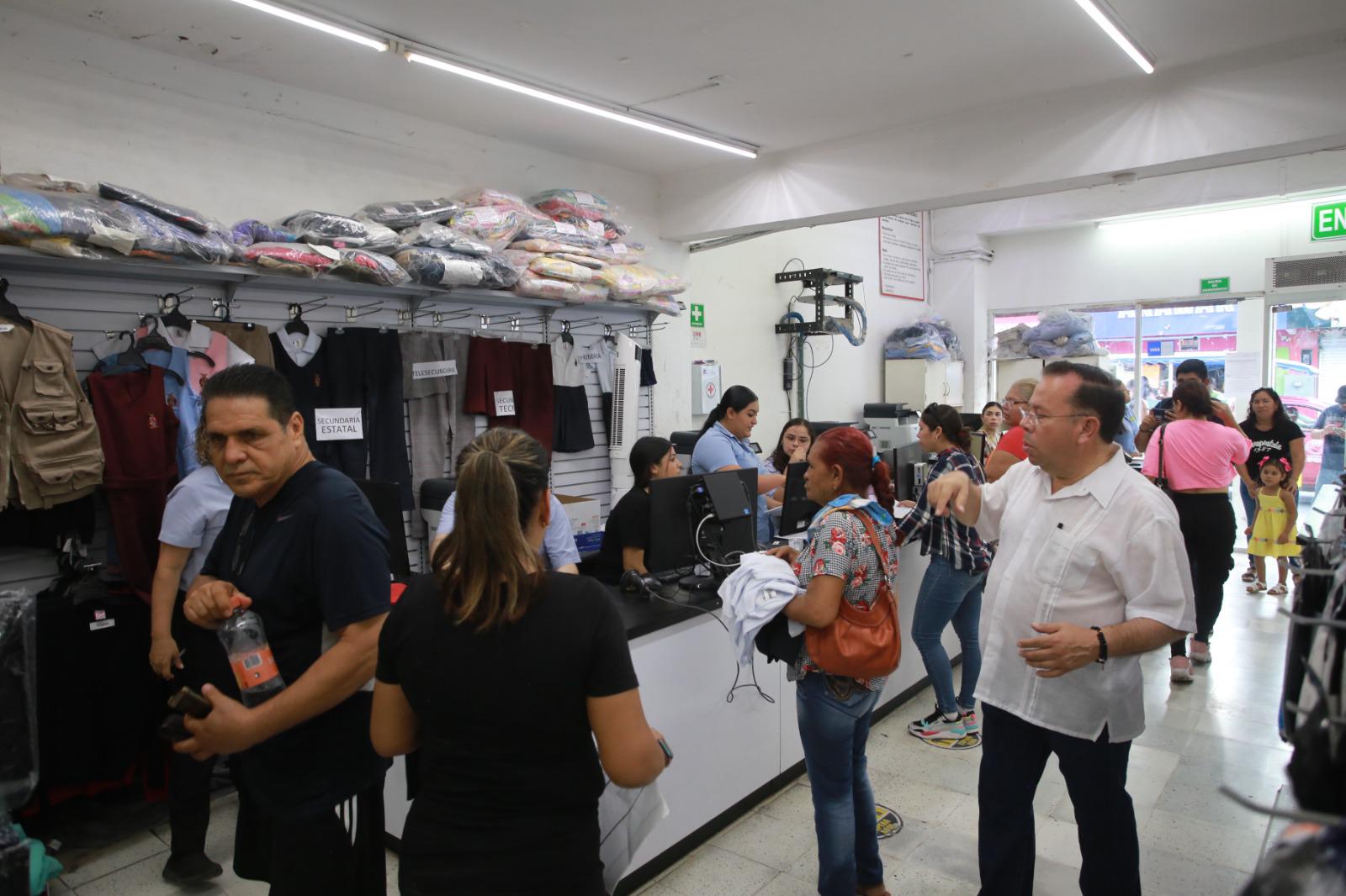 $!Inicia muy activo en Mazatlán el canje de uniformes y útiles escolares gratuitos
