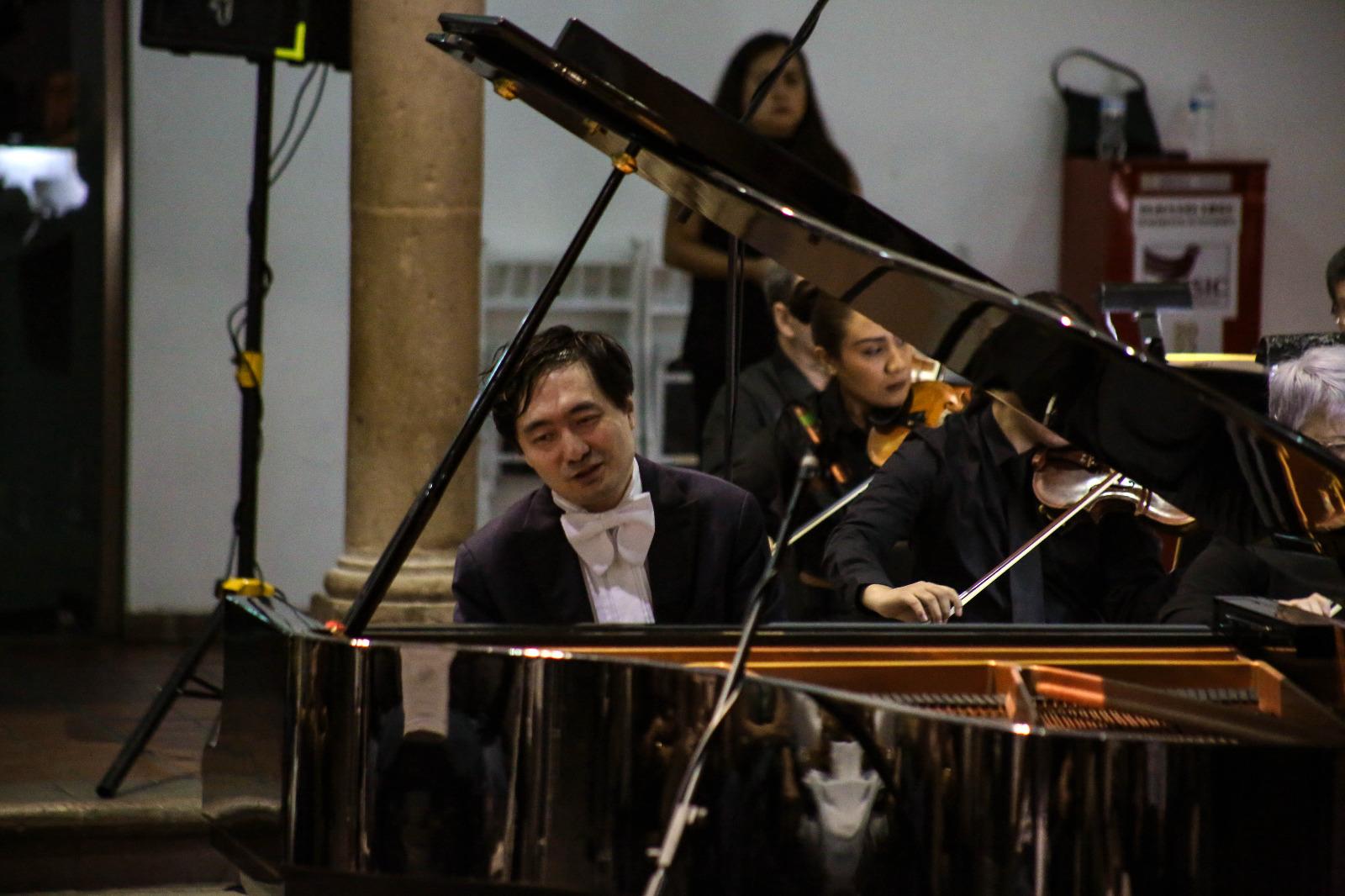 $!El pianista Sheng Cai, interpretaron obras de Ponce, Gershwin y Beethoven en Culiacán.