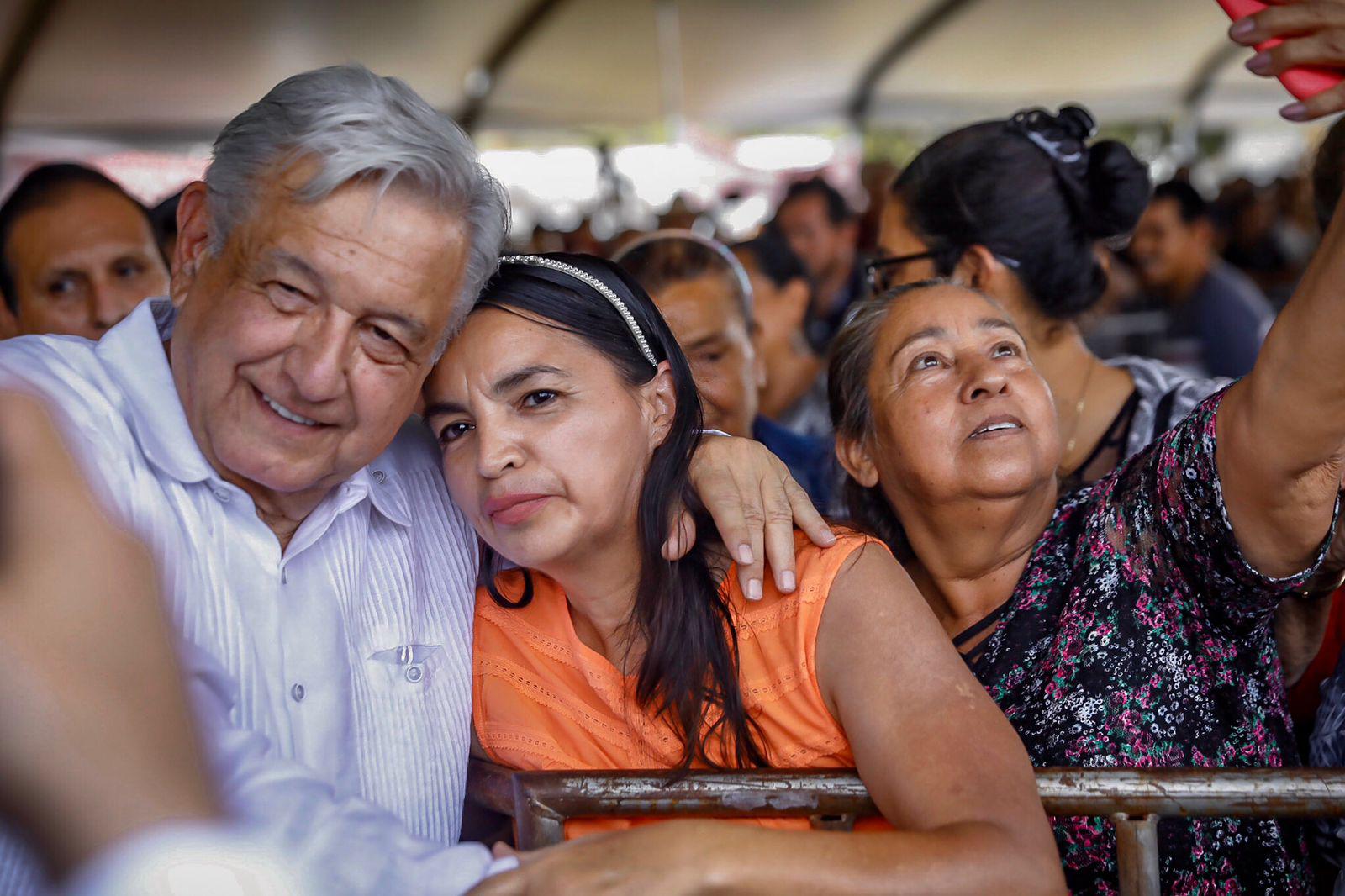 $!Viene bien ‘relevo generacional’, asegura AMLO en Badiraguato; arenga hablando de pensiones