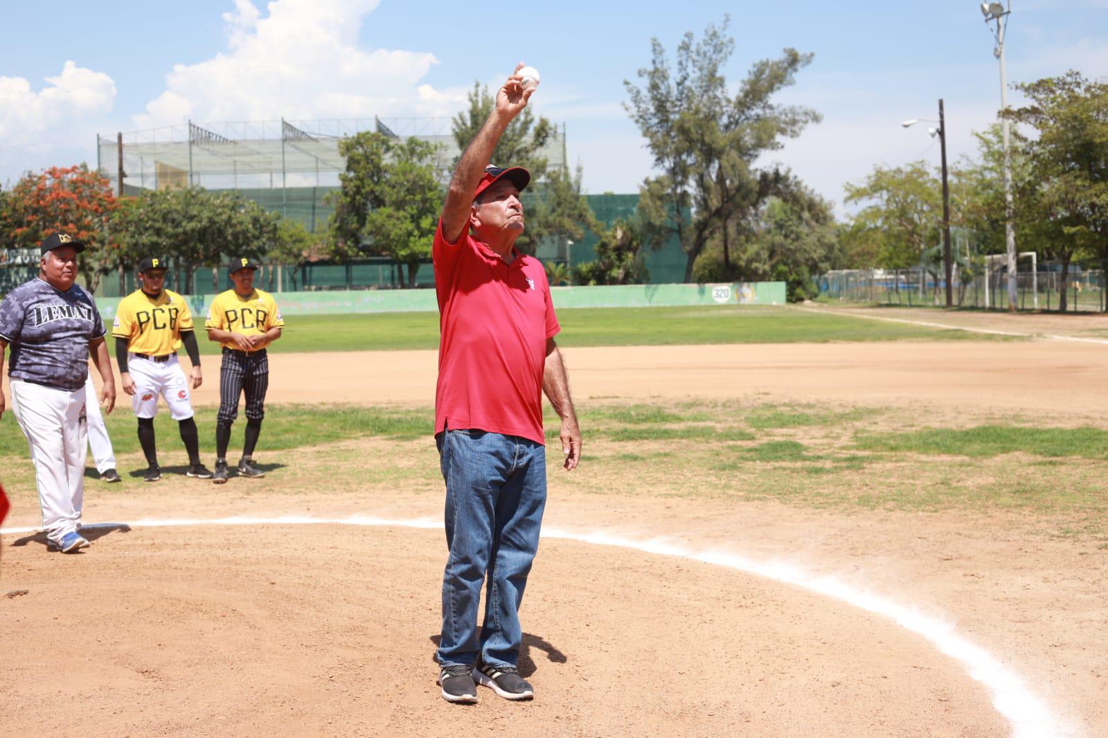 $!Cantan playball en Liga de Beisbol de 35 Años, en Club Muralla