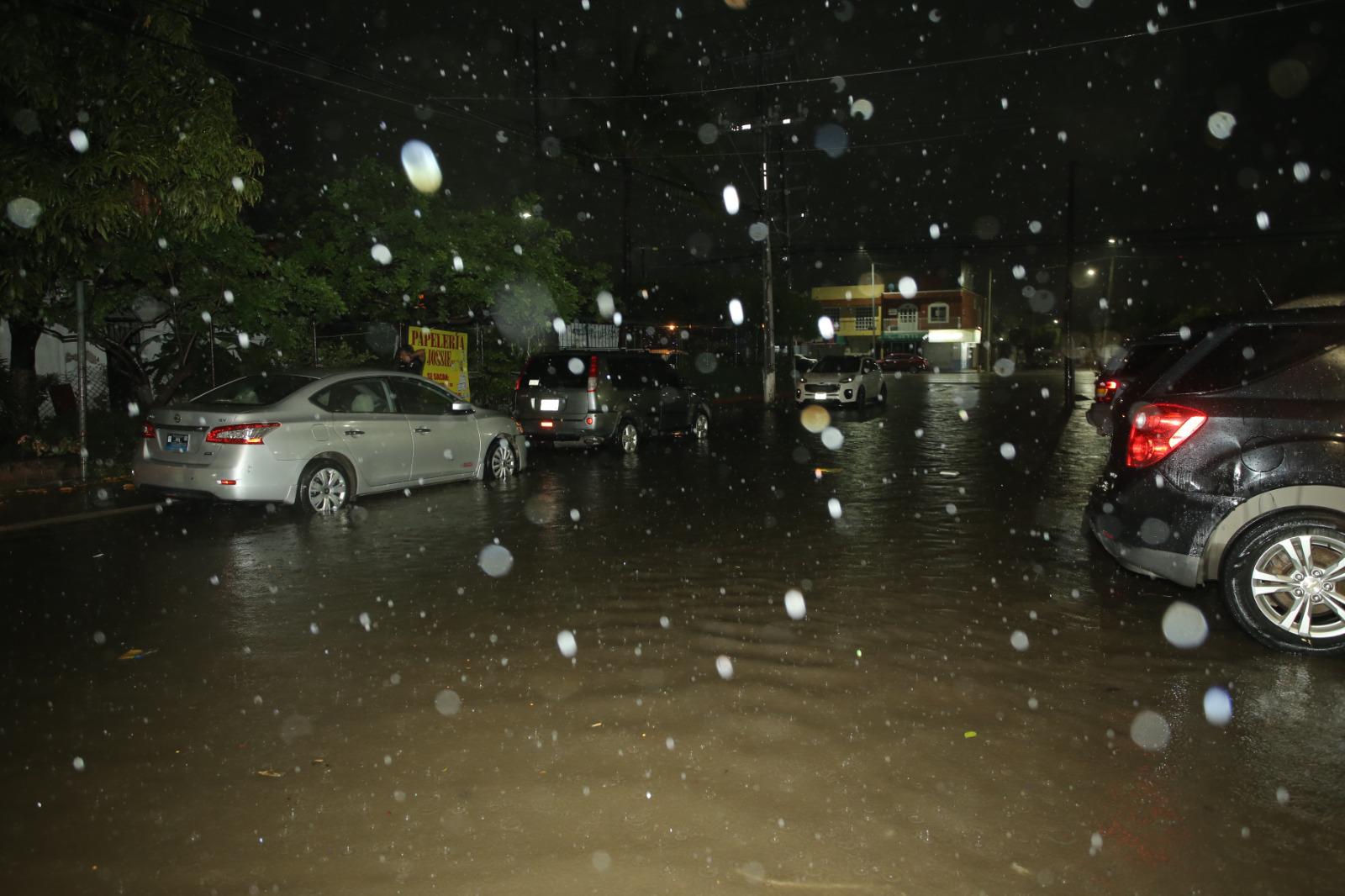 $!Lluvias provocan inundaciones en la Zona Dorada y varias zonas de Mazatlán