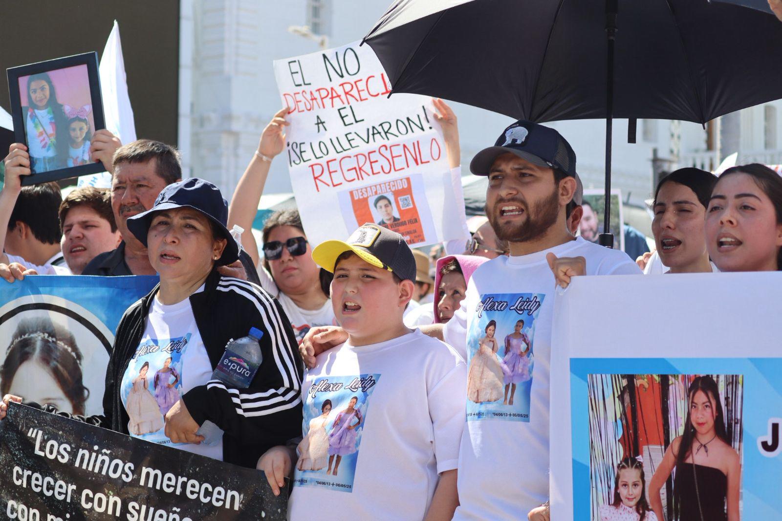 $!Familiares exigen a Sheinbaum justicia por las niñas Leidy y Alexa; fueron víctimas del Ejército, dicen