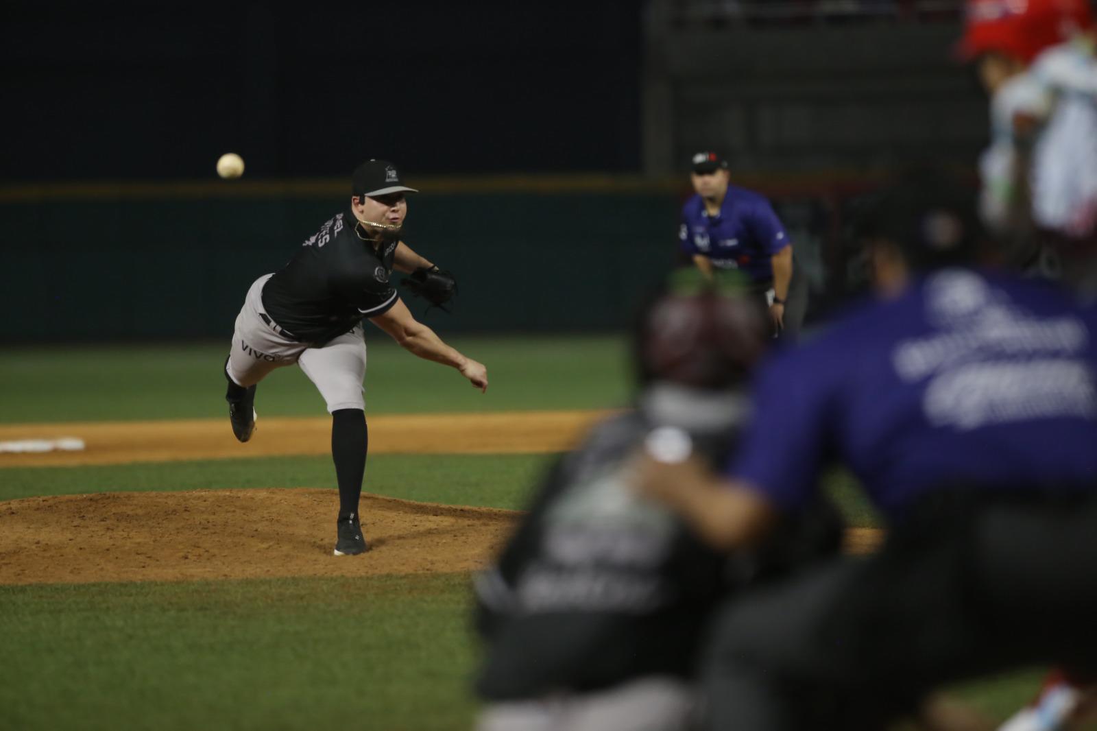 $!Tomateros sella la serie ante Venados en un tarde de doble juego en Mazatlán