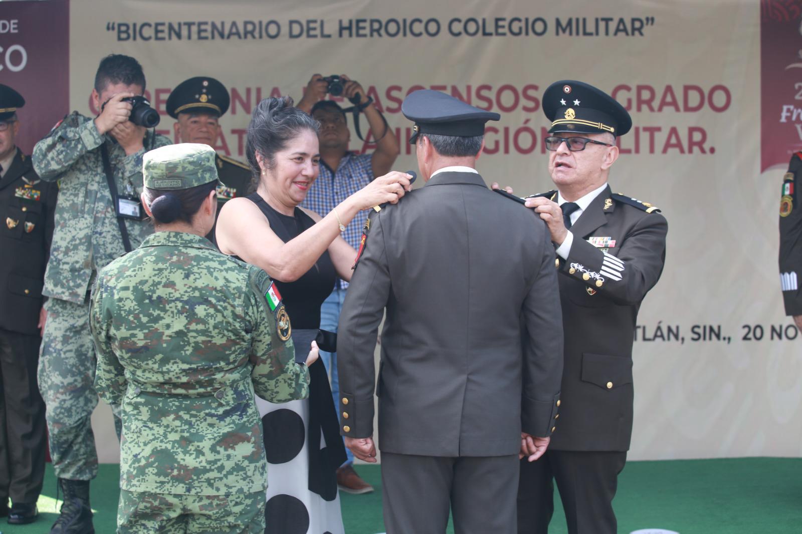 $!Reciben su ascenso 20 militares en la Tercera Región en Mazatlán