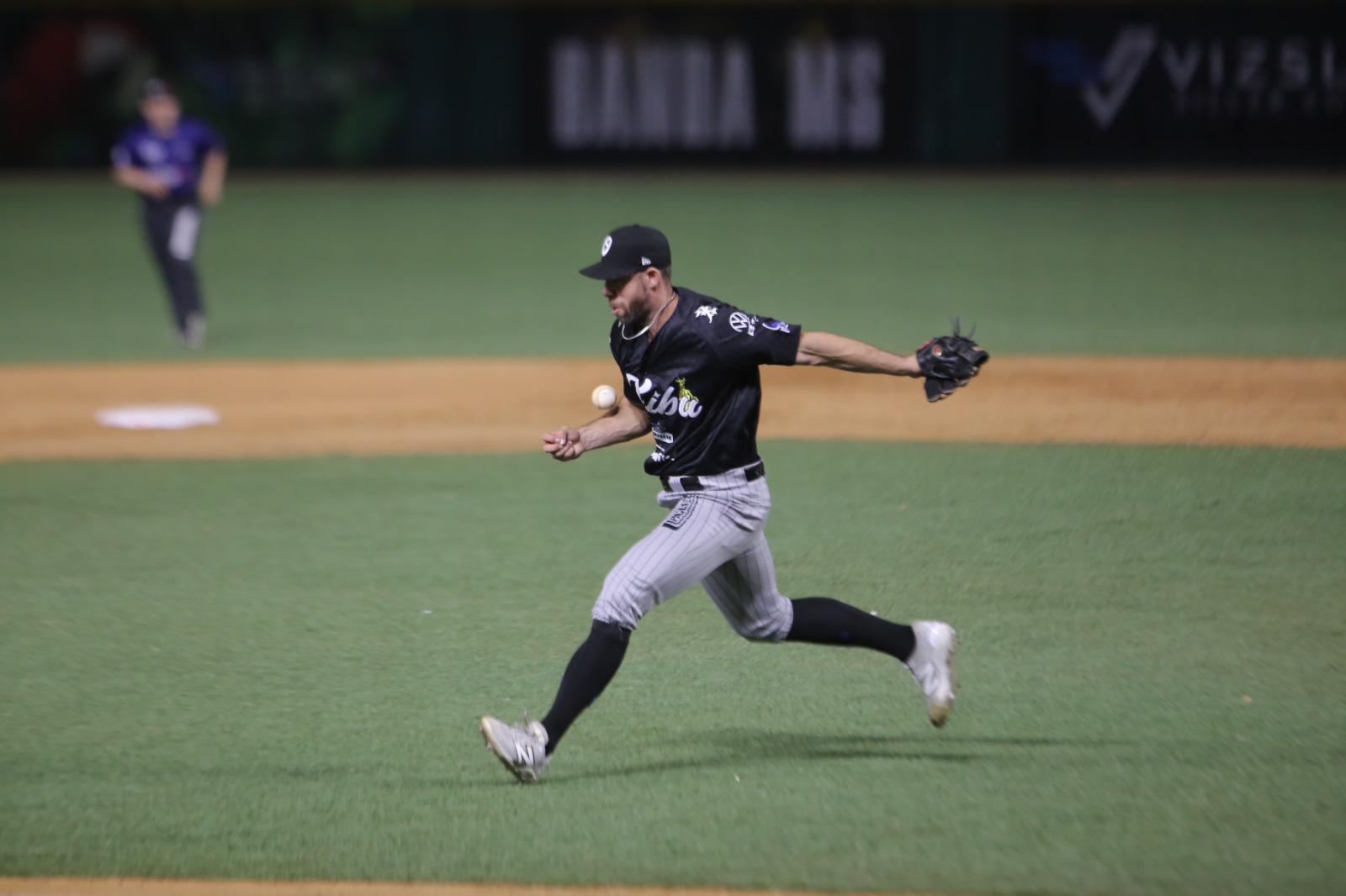 $!Yaquis acaricia liderato general al blanquear a Venados