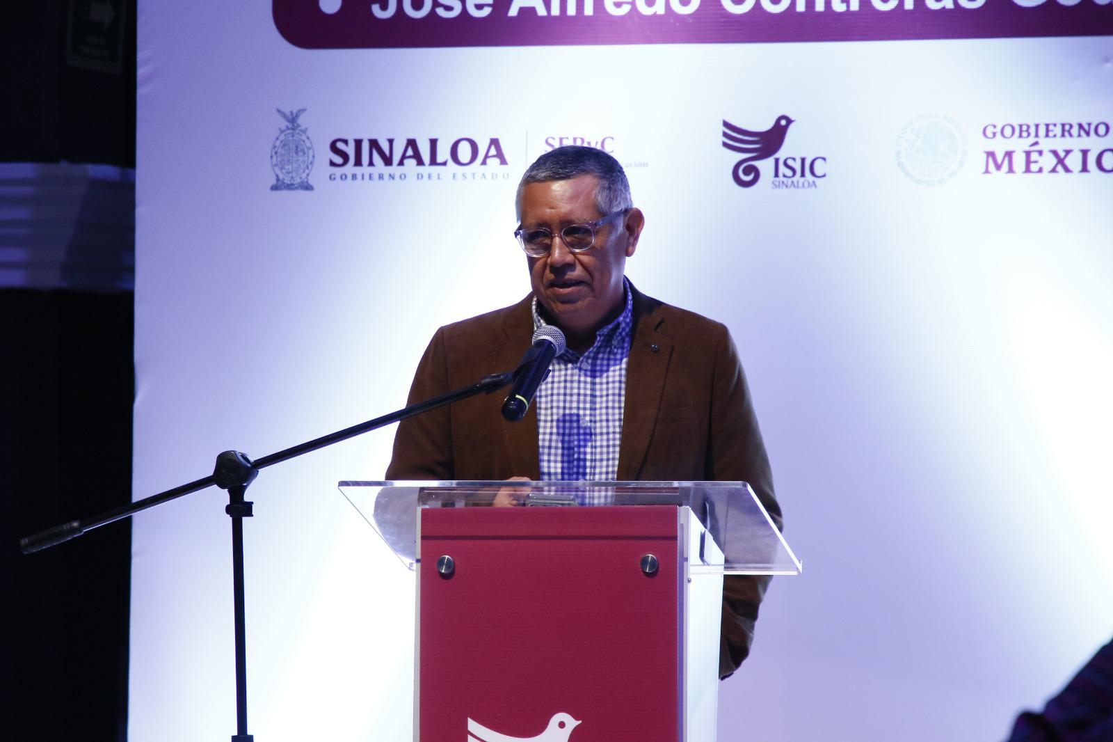 $!El artistas, caricaturista y diseñador agradeció al jurado por haberlo seleccionado para recibir esta distinción.