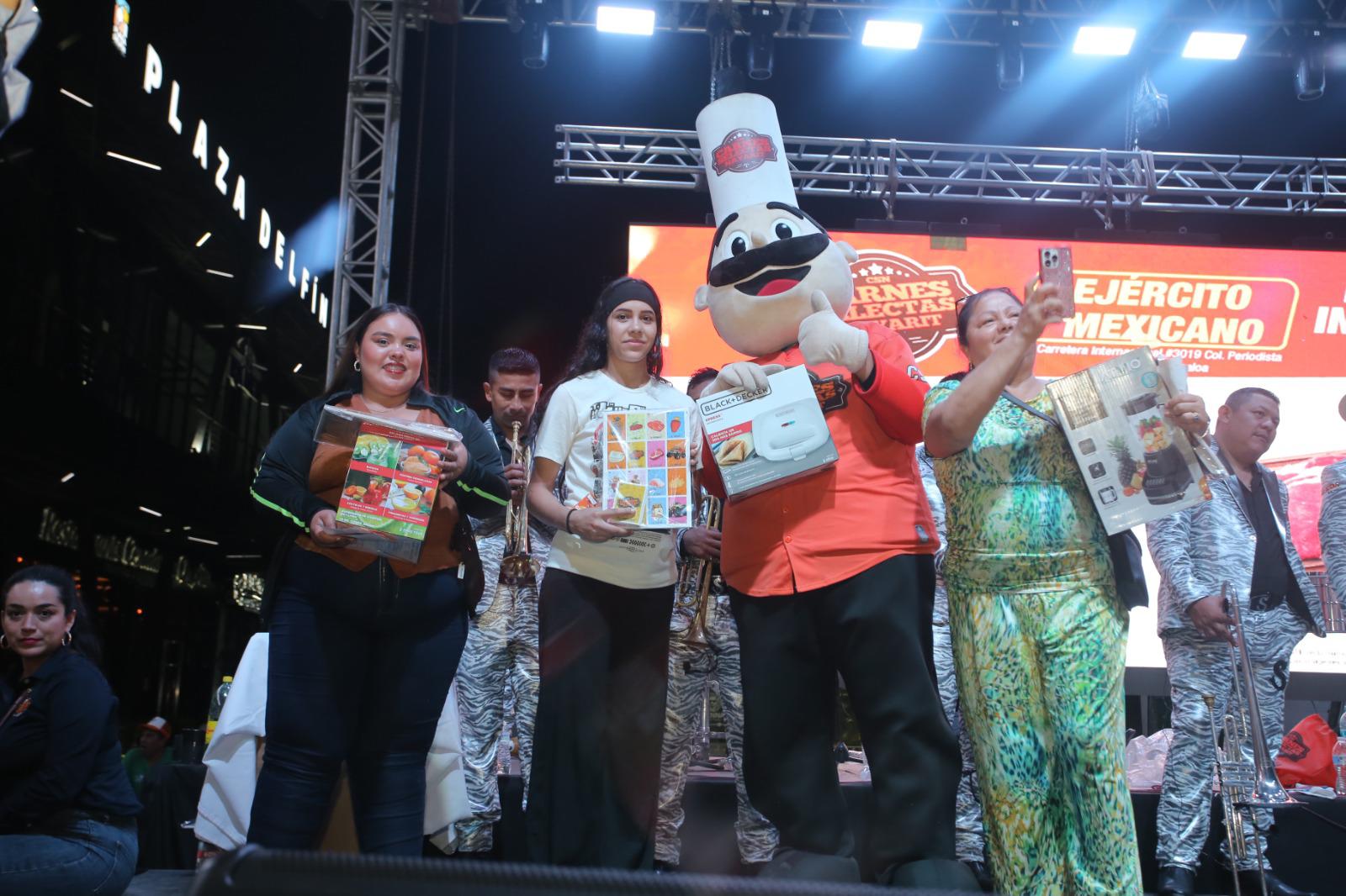 $!Entrega Carnes Selectas Nayarit Camioneta JAC Frison a un cliente en Mazatlán