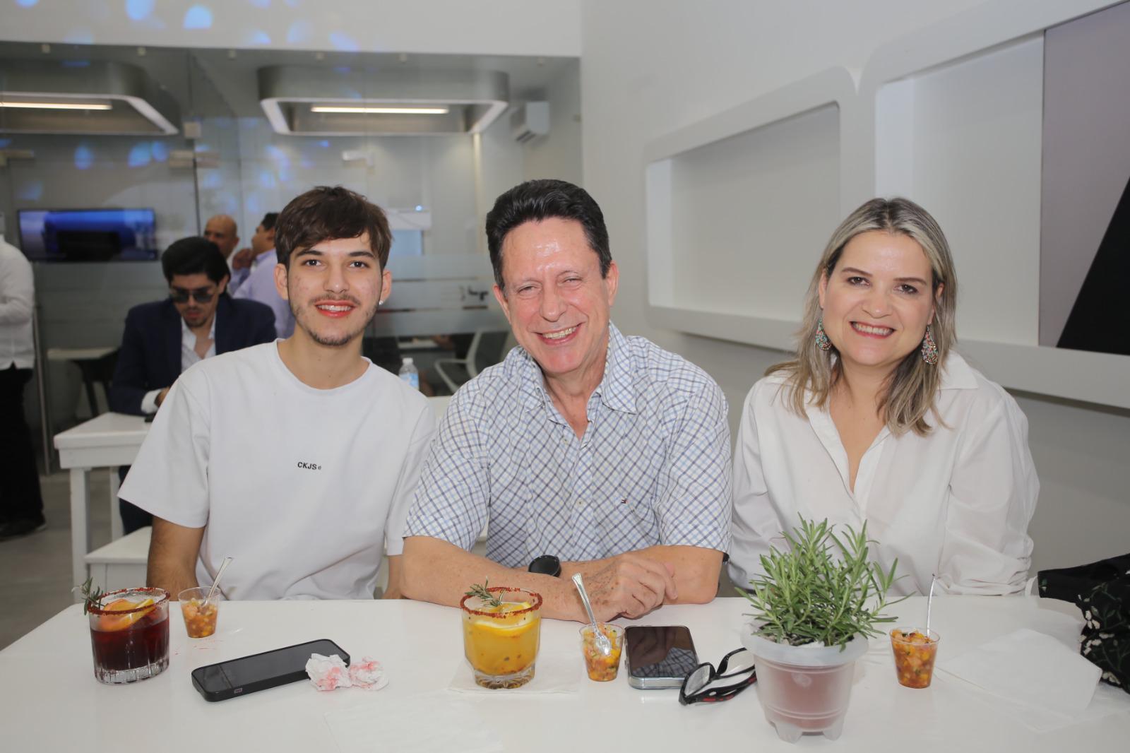 $!Isaac Felton, Walter Felton y Gloria Otáñez.