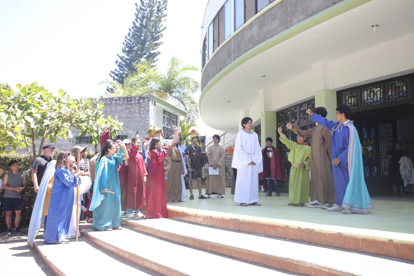 $!Viven con pasión fieles de San Judas el tradicional Viacrucis por la playa