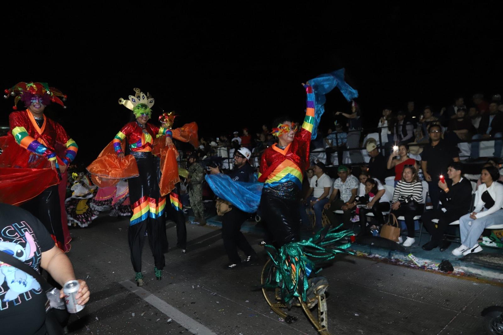$!A ritmo de tambora se vivió el primer desfile del Carnaval de Mazatlán 2026