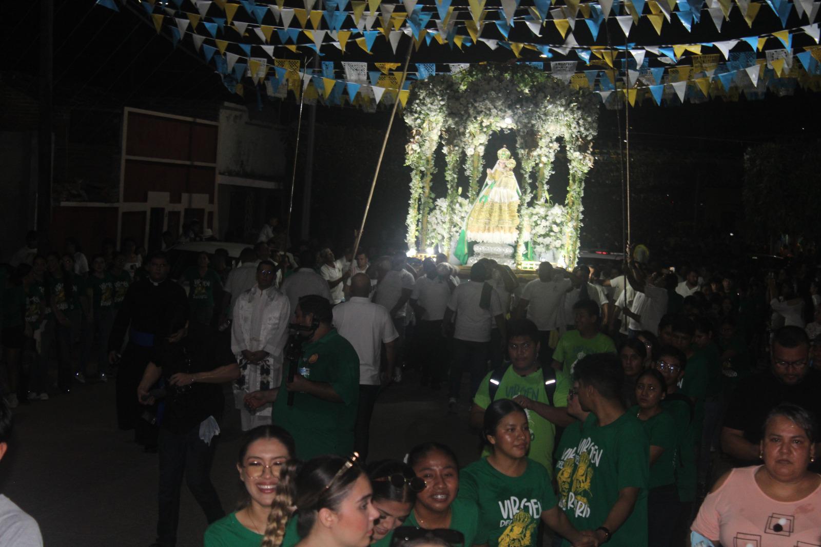 $!Intenso calor aviva fervor en feligreses durante la edición 294 de la solemnidad de la Virgen del Rosario
