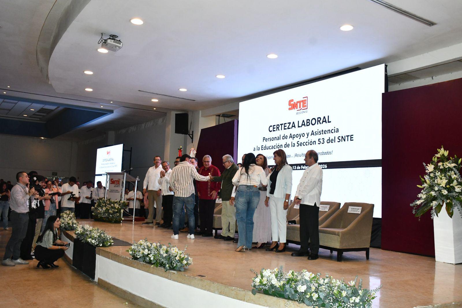 $!Entregan mil 58 bases a personal educativo del SNTE 53 en Sinaloa