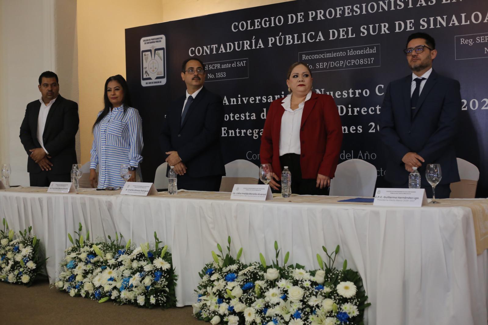 $!Guillermo Hernández rinde protesta como nuevo presidente del Colegio de Profesionistas en Contaduría del Sur de Sinaloa
