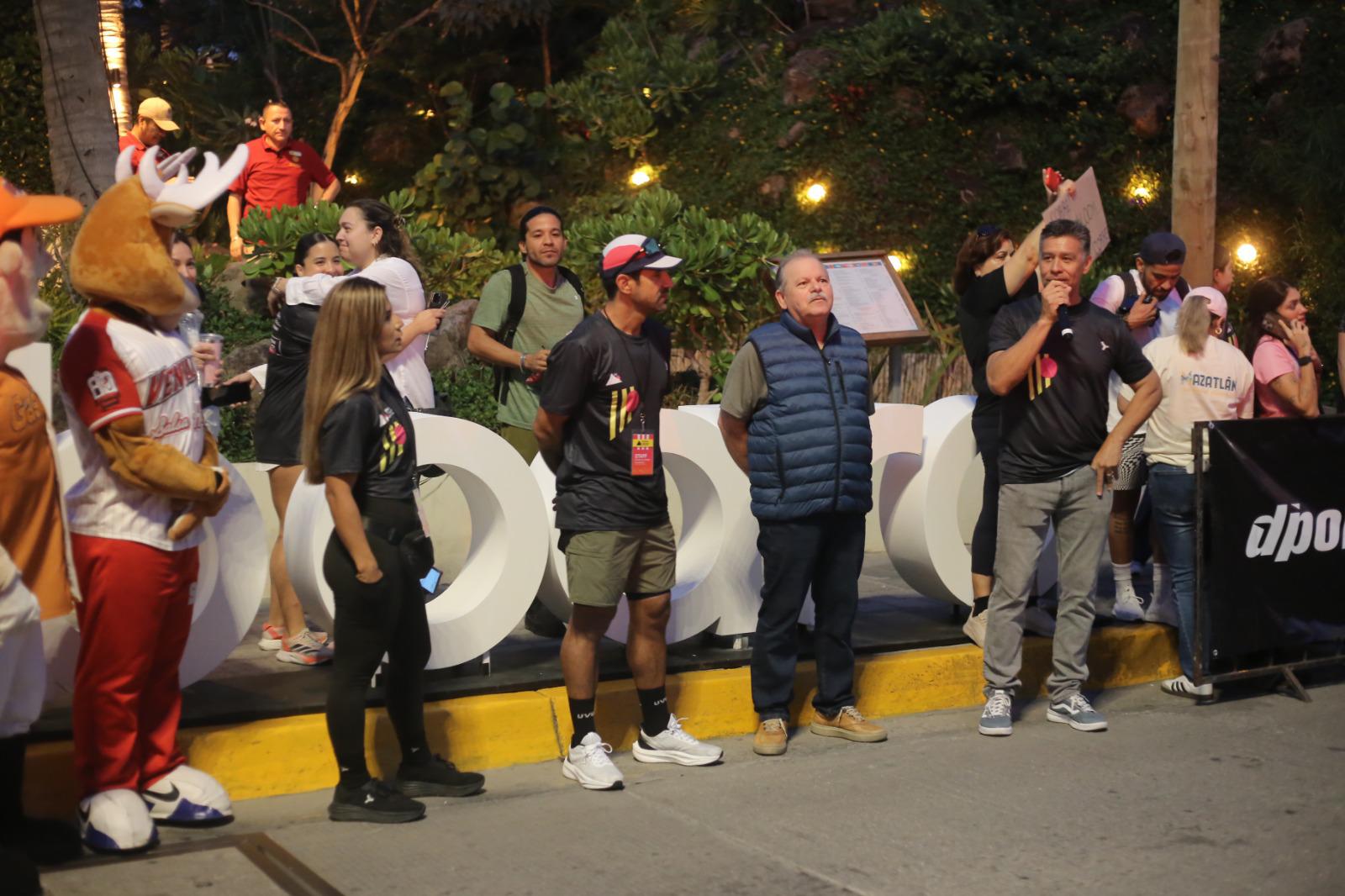 $!Olímpico Juan Luis Barrios conquista el Medio Maratón Mazatlán