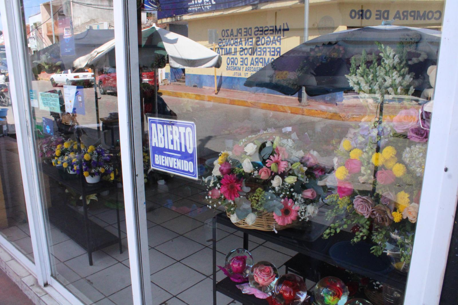 $!Prevén floristas en Rosario bajas ventas por el Día de San Valentín